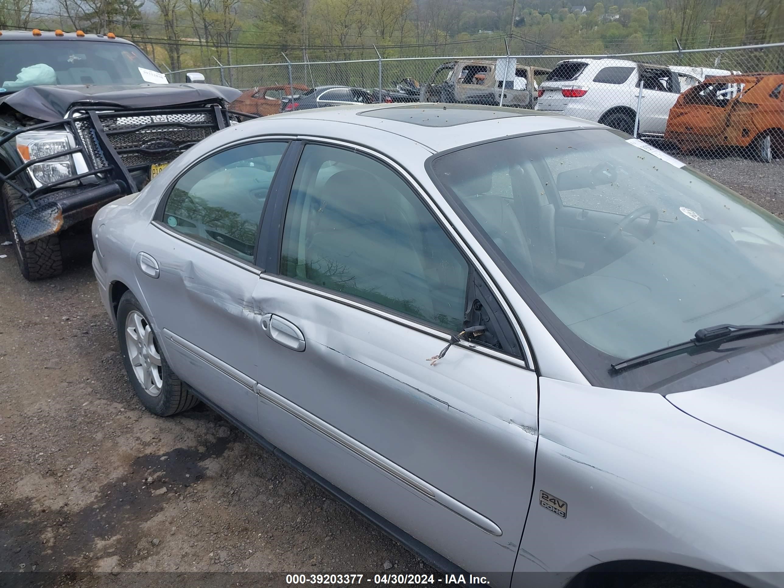 Photo 5 VIN: 1MEHM55S01A637561 - MERCURY SABLE 