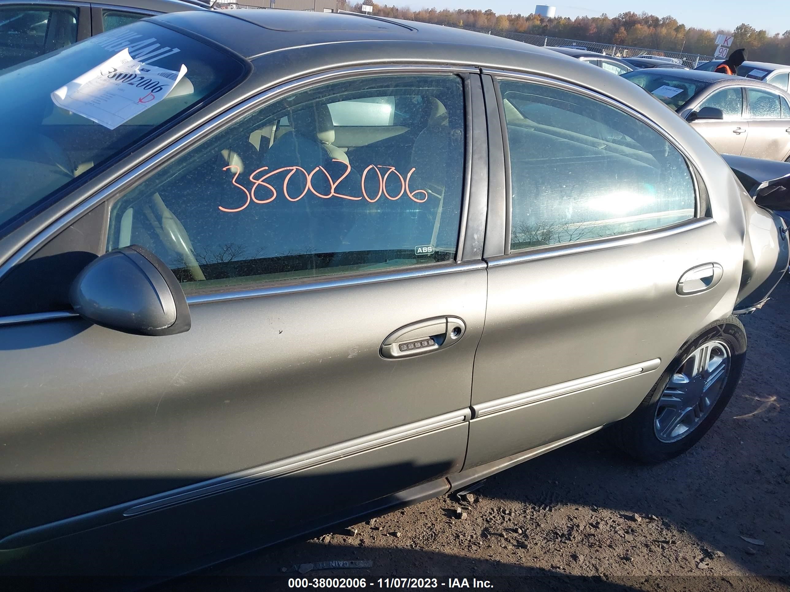 Photo 14 VIN: 1MEHM55S62A636772 - MERCURY SABLE 