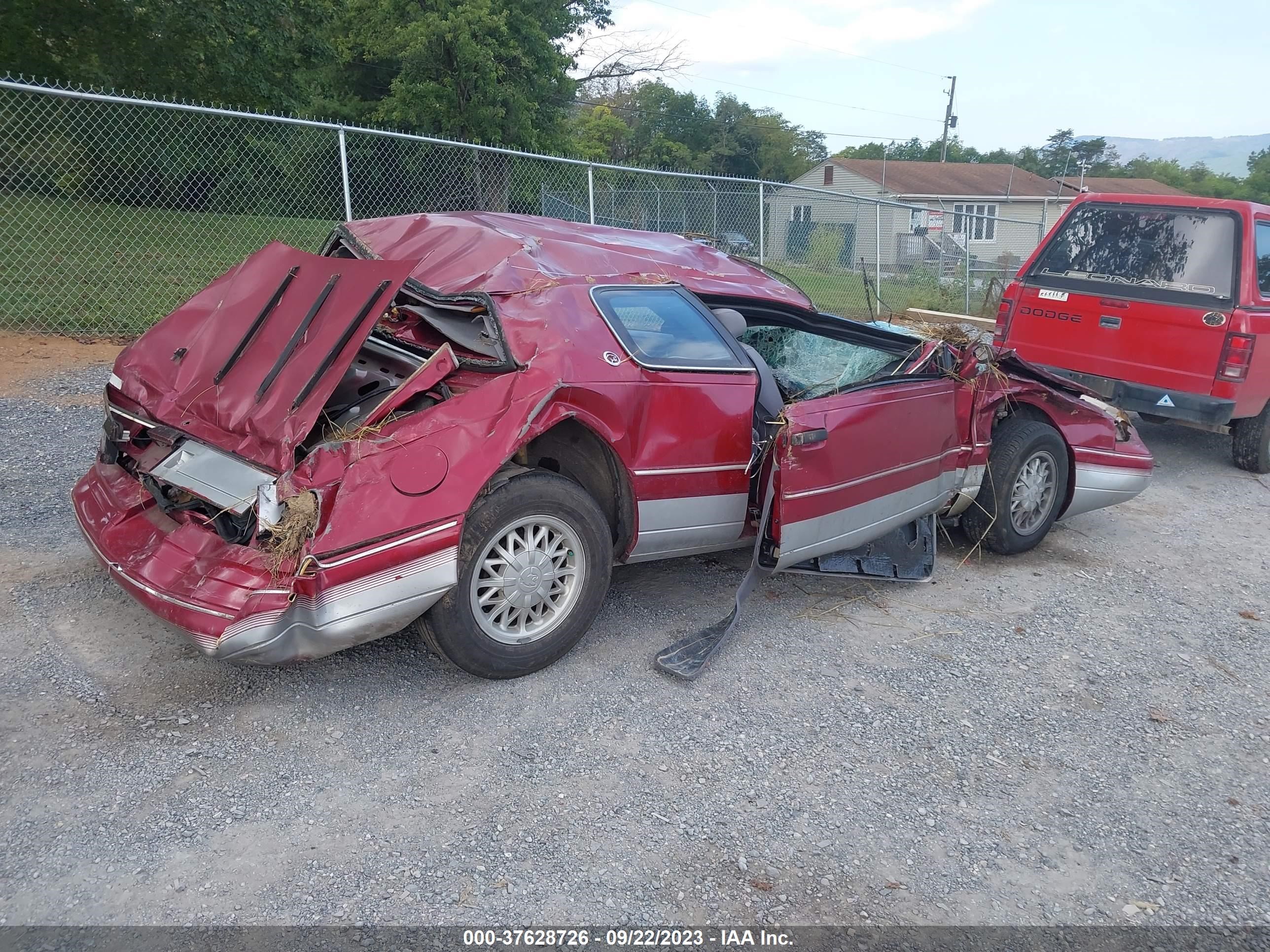 Photo 3 VIN: 1MEPM6246PH626622 - MERCURY COUGAR 