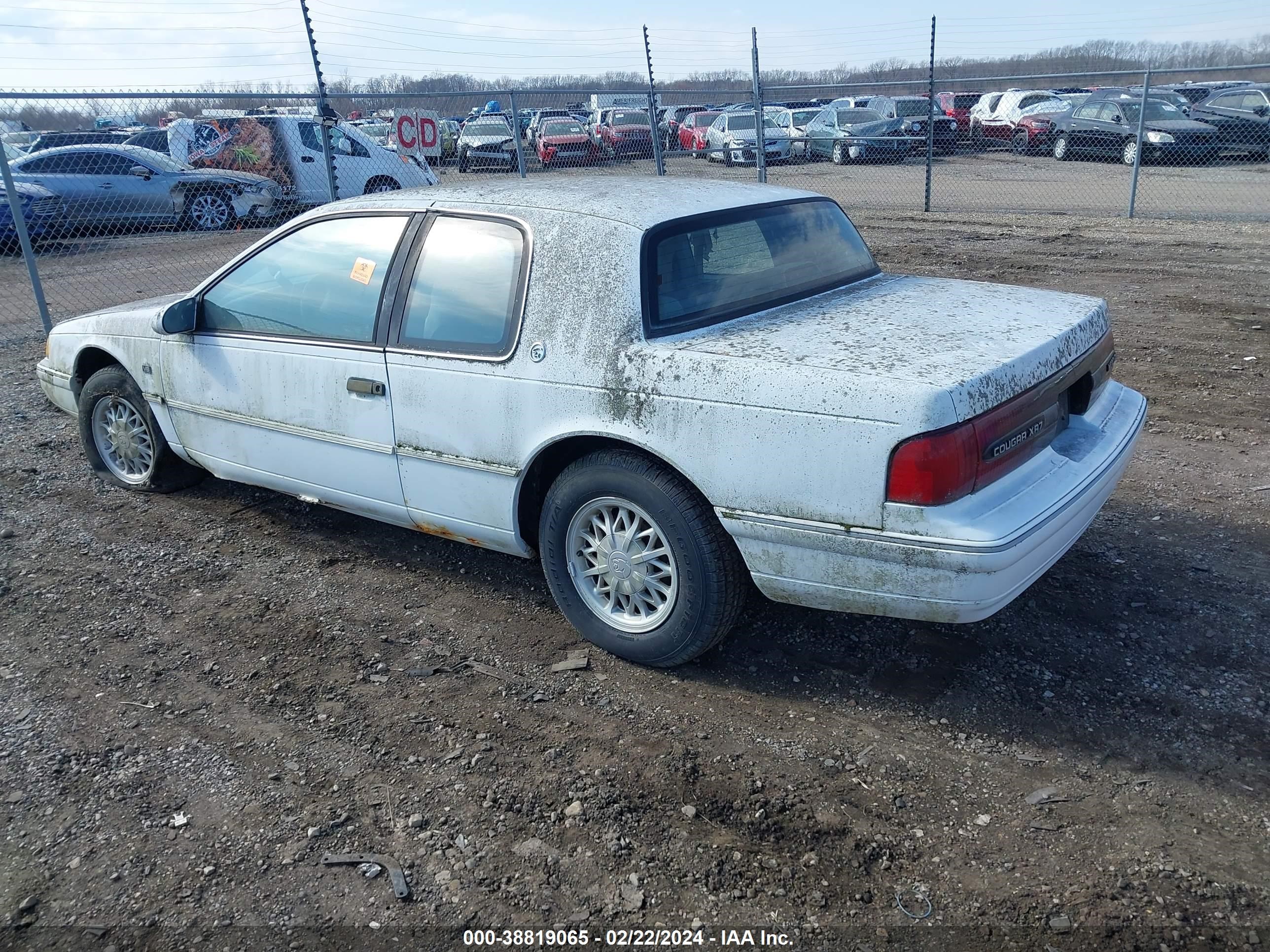 Photo 2 VIN: 1MEPM62T3PH622129 - MERCURY COUGAR 