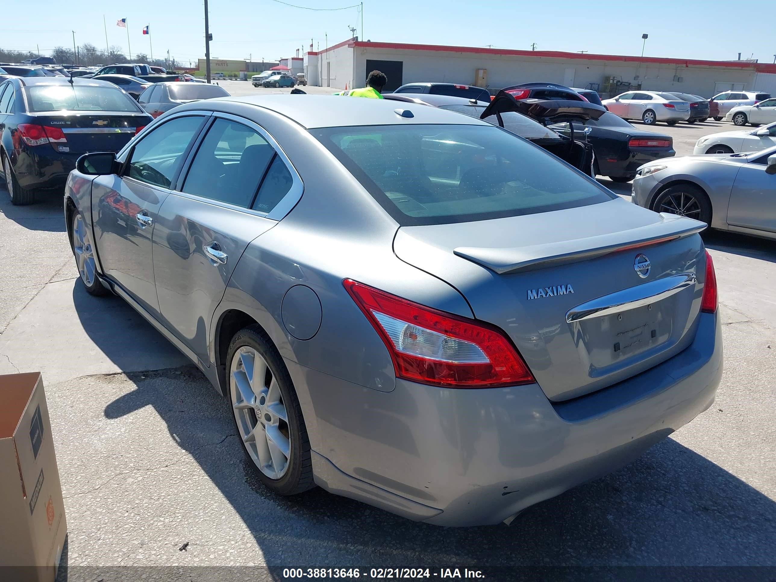 Photo 2 VIN: 1N4AA51E09C842119 - NISSAN MAXIMA 