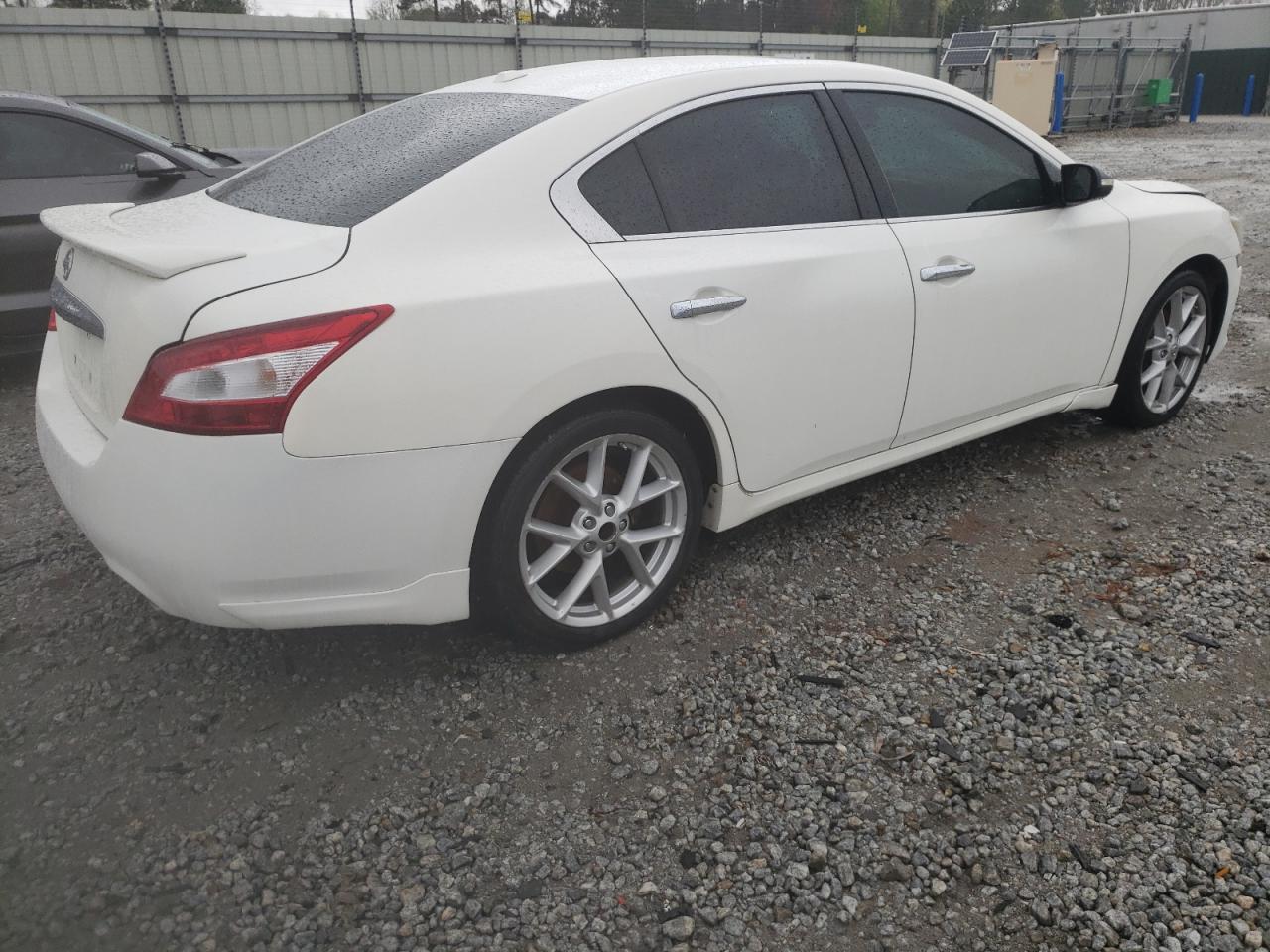 Photo 2 VIN: 1N4AA51E19C800929 - NISSAN MAXIMA 