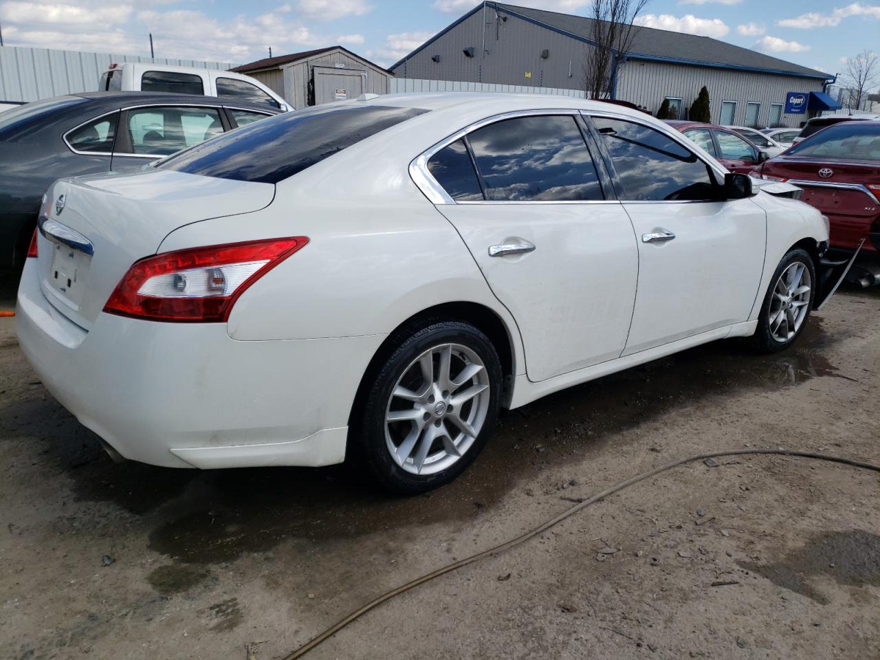 Photo 2 VIN: 1N4AA51E29C823765 - NISSAN MAXIMA 