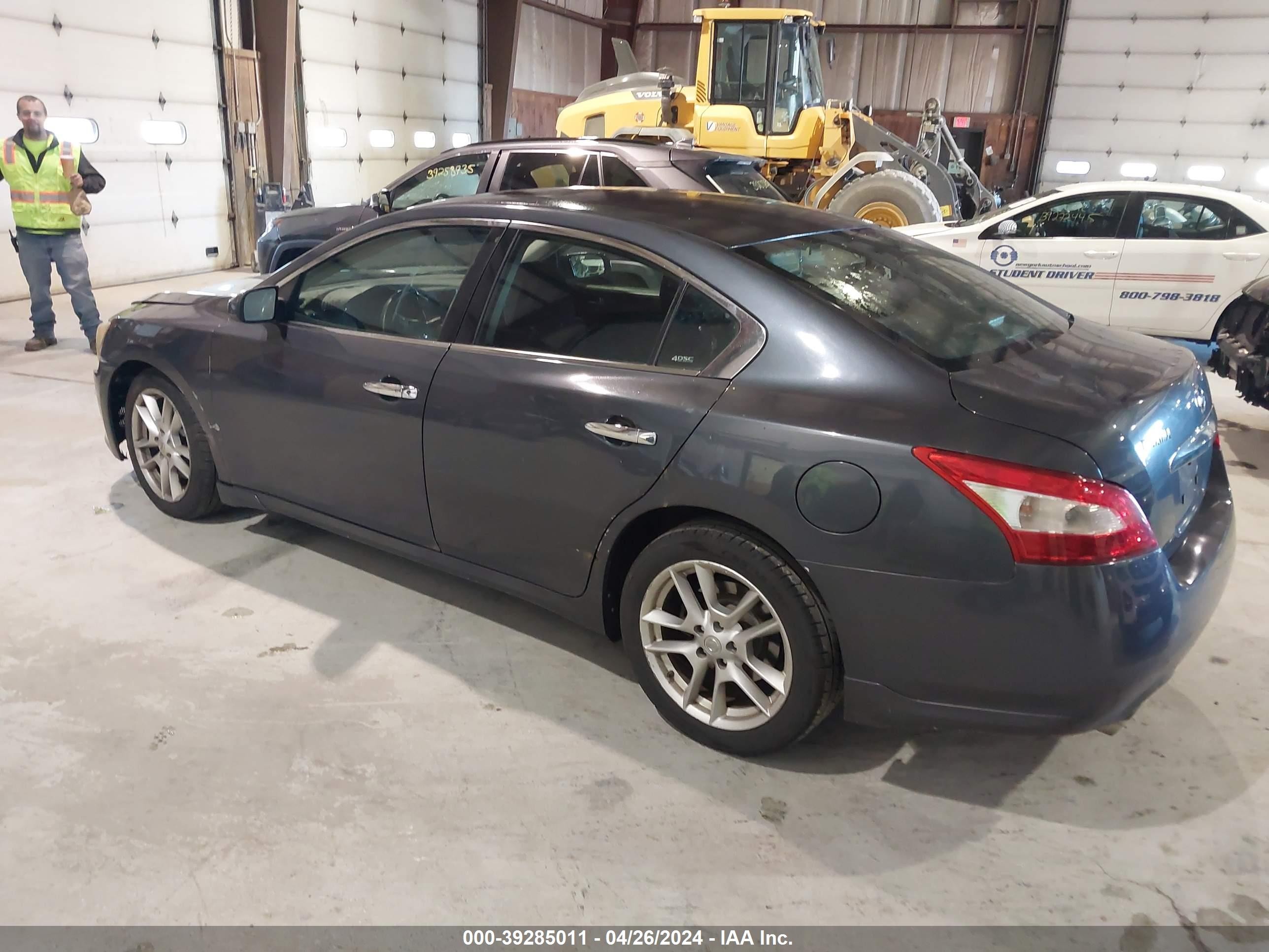 Photo 2 VIN: 1N4AA51EX9C825196 - NISSAN MAXIMA 