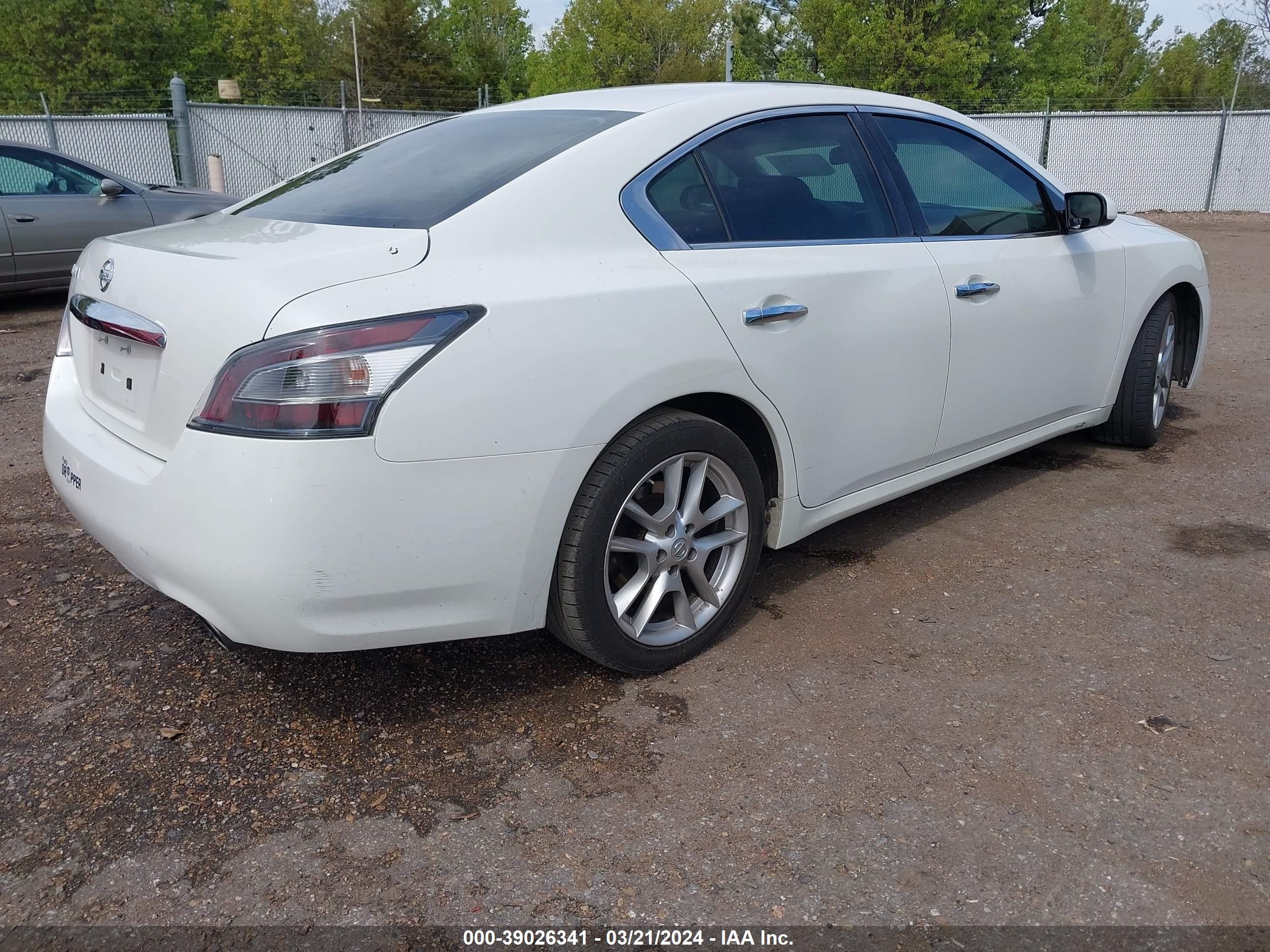 Photo 3 VIN: 1N4AA5AP3DC813739 - NISSAN MAXIMA 