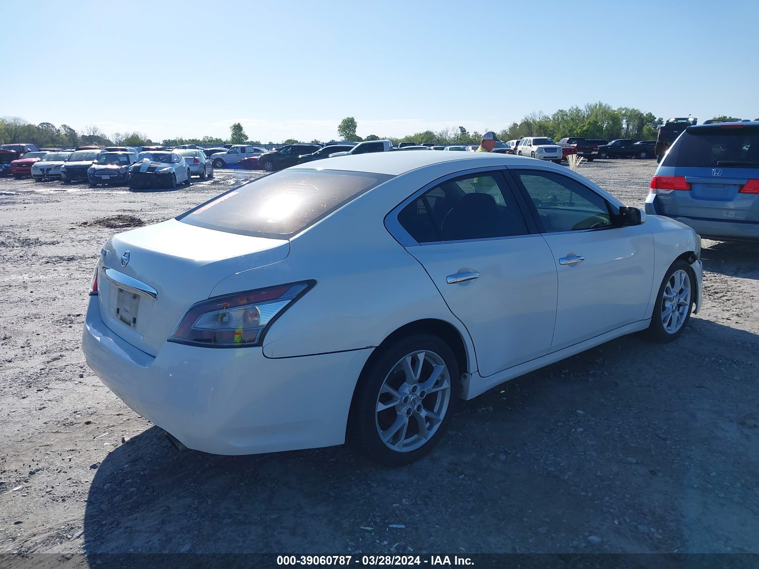 Photo 3 VIN: 1N4AA5AP4CC811724 - NISSAN MAXIMA 