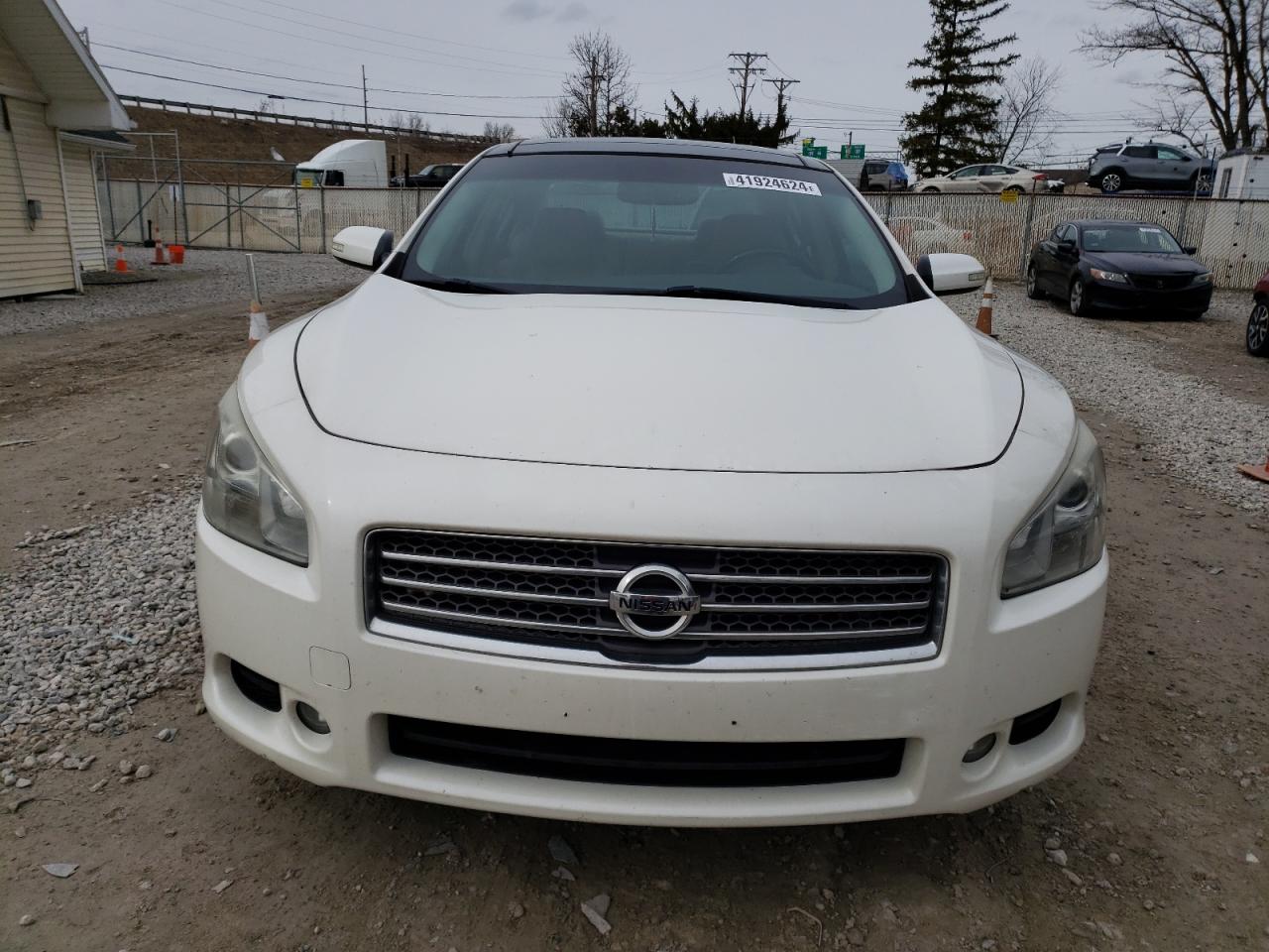 Photo 4 VIN: 1N4AA5AP8BC841727 - NISSAN MAXIMA 