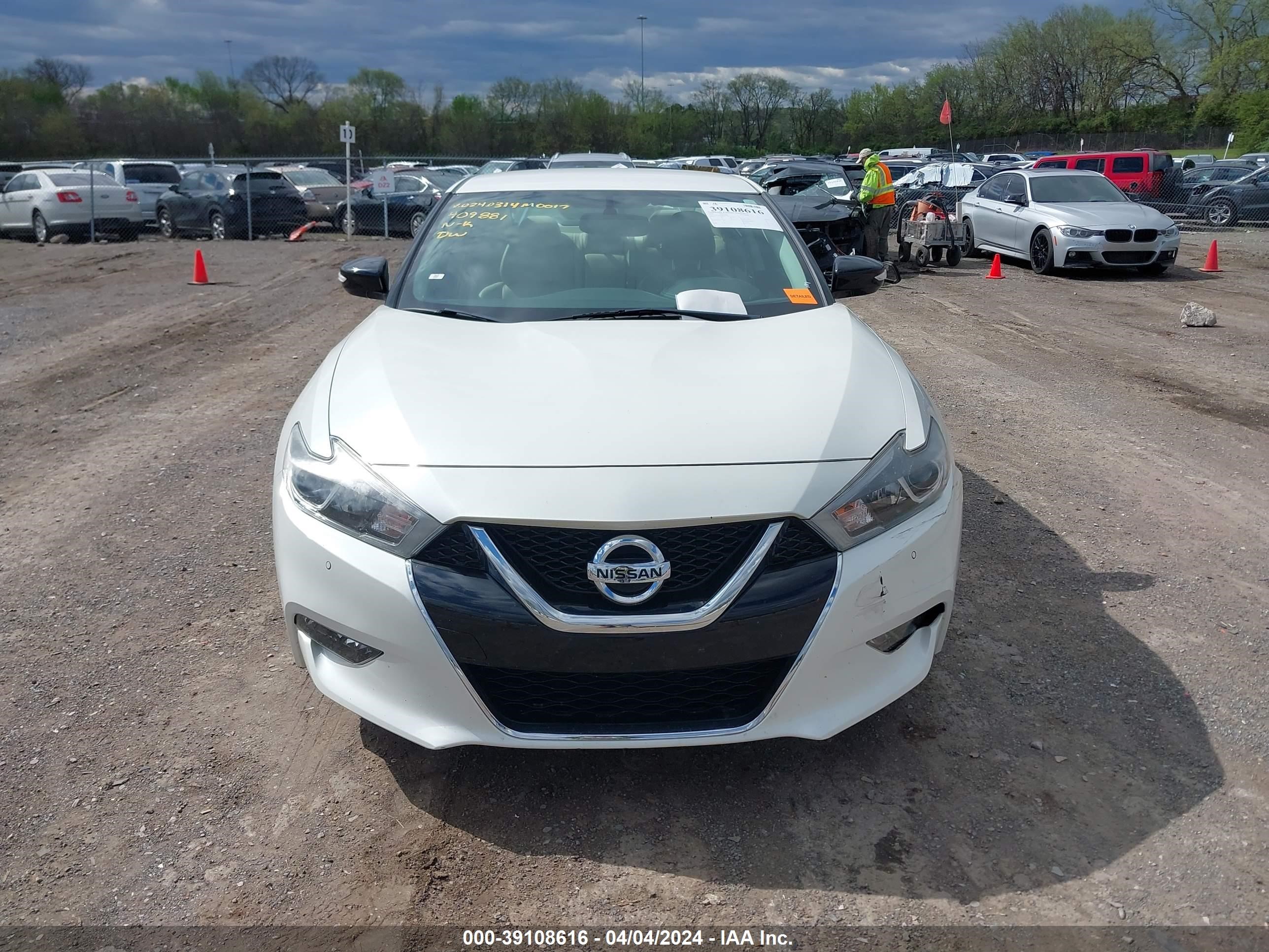 Photo 11 VIN: 1N4AA6AP0JC409881 - NISSAN MAXIMA 