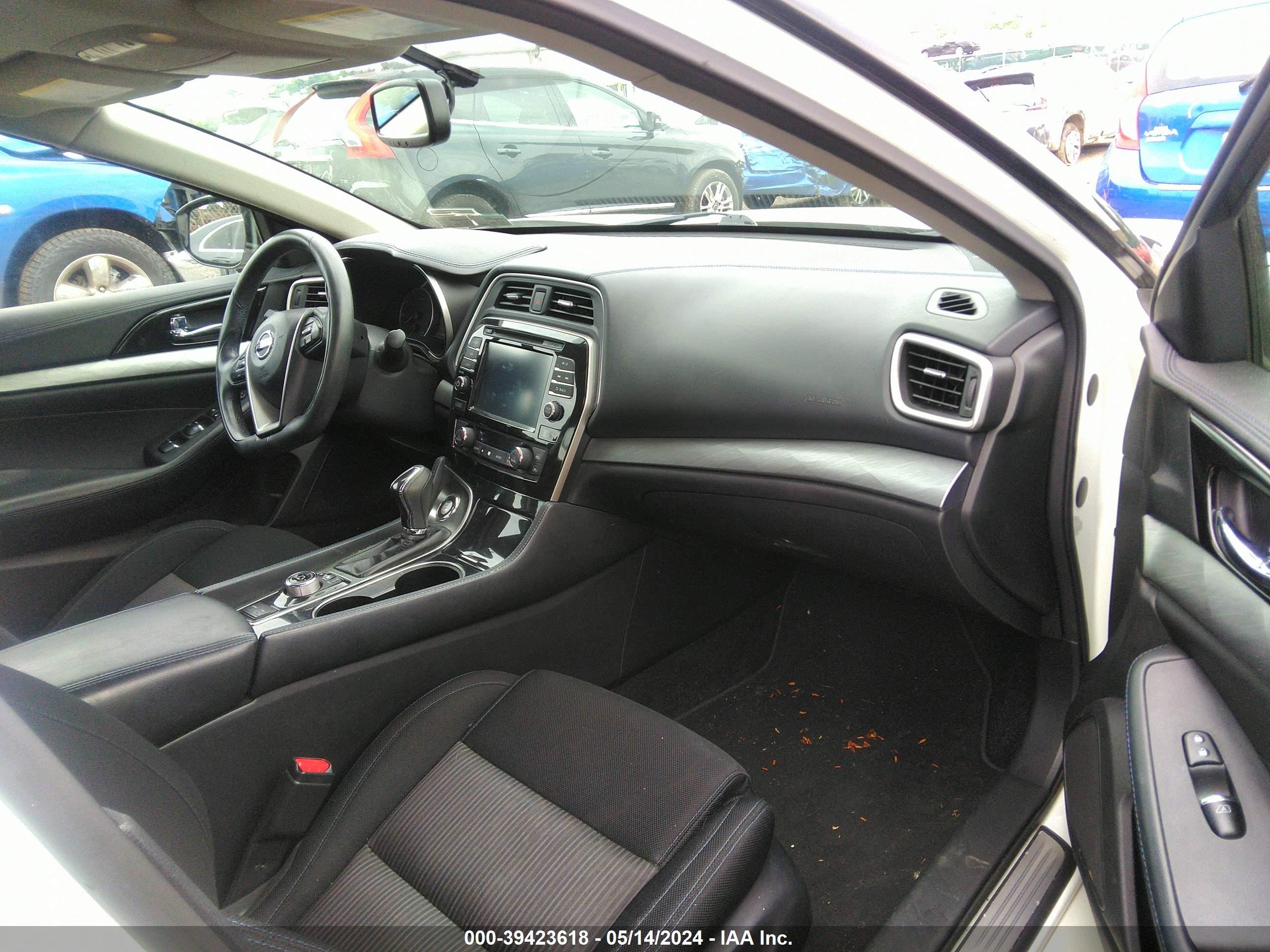 Photo 4 VIN: 1N4AA6AP1HC421631 - NISSAN MAXIMA 