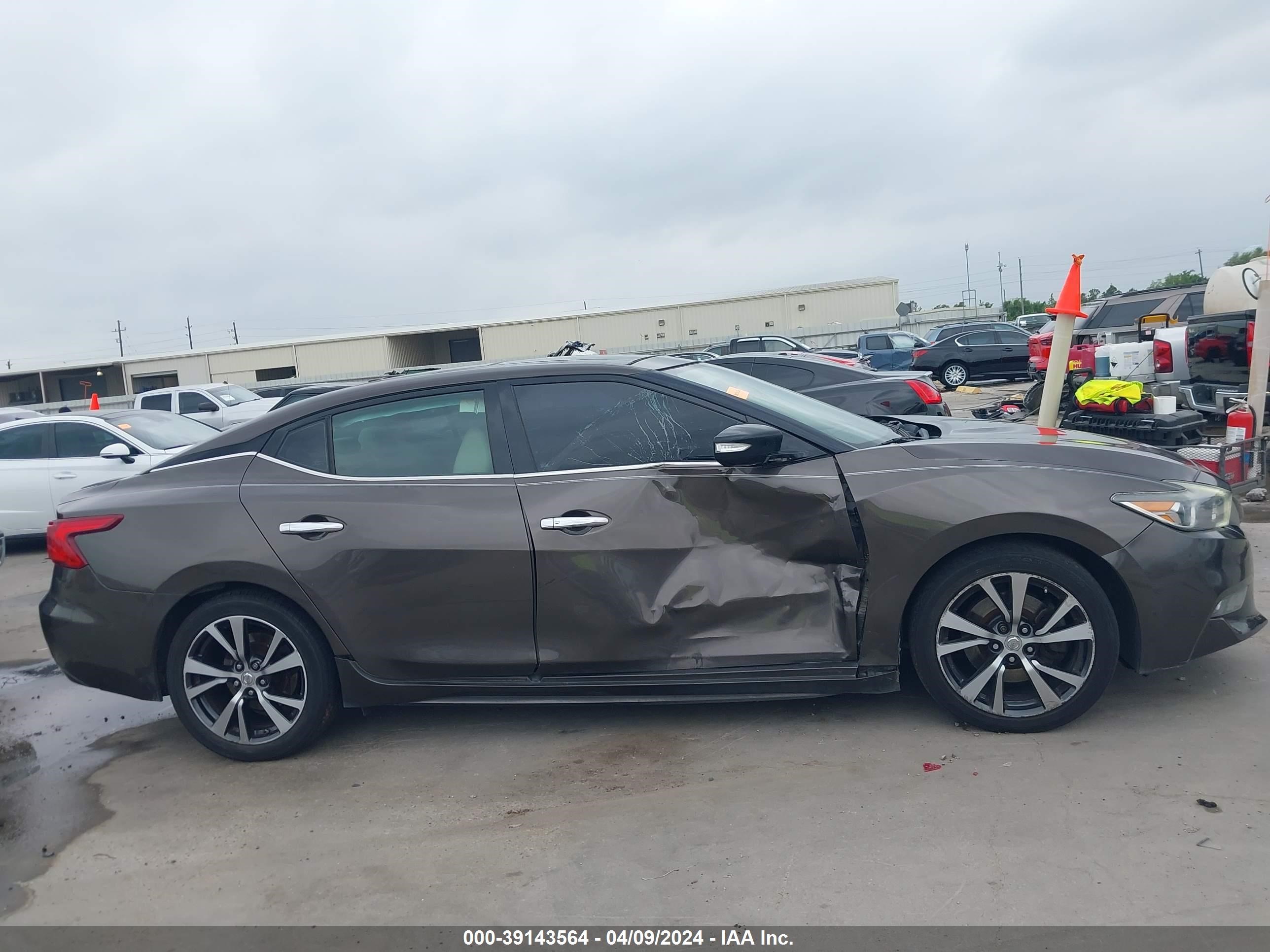 Photo 12 VIN: 1N4AA6APXGC396601 - NISSAN MAXIMA 