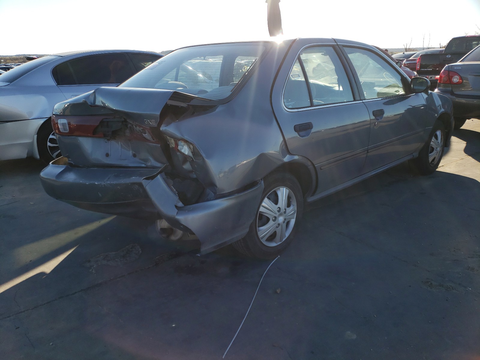 Photo 3 VIN: 1N4AB41D7WC745333 - NISSAN SENTRA E 