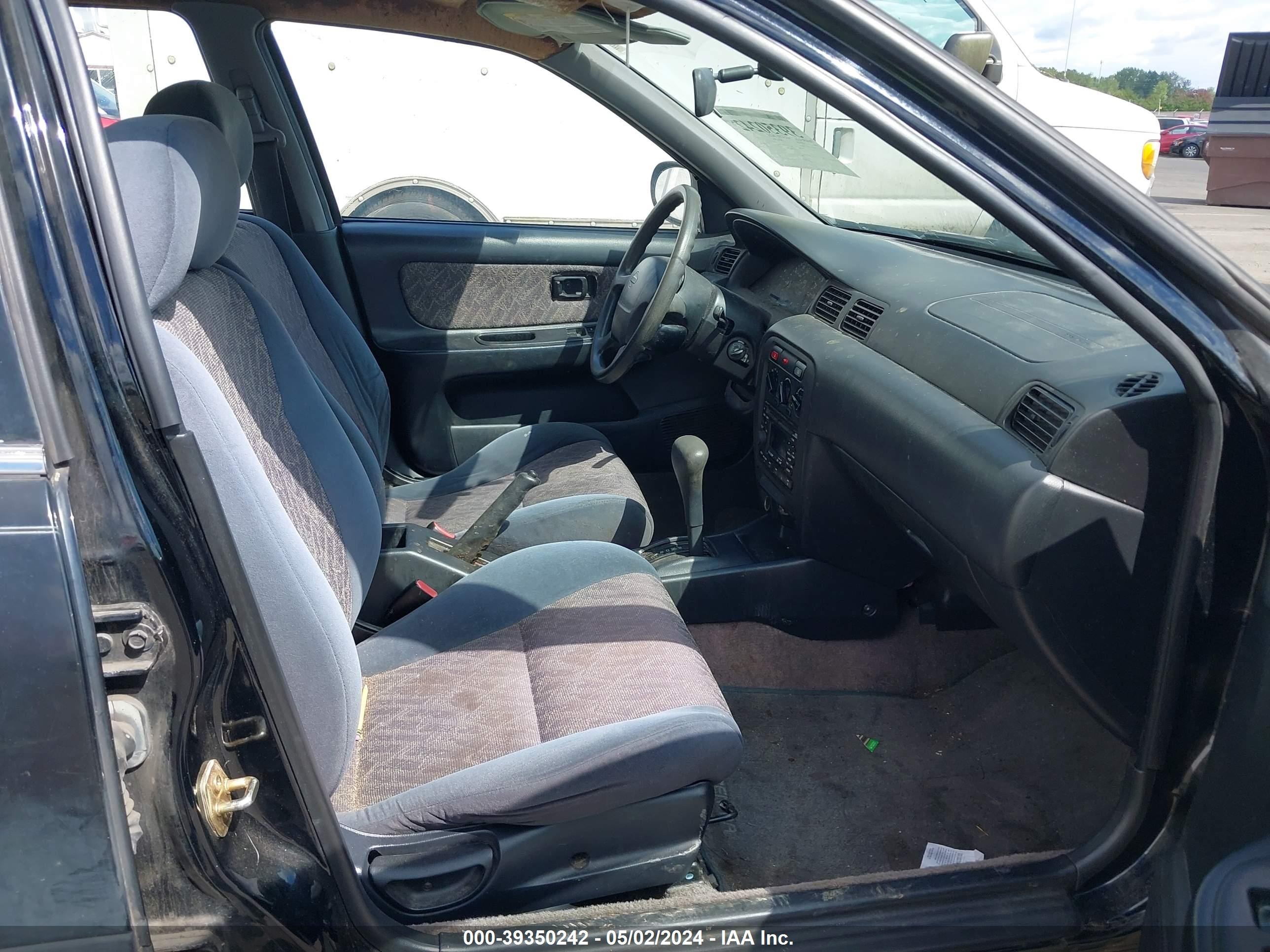 Photo 4 VIN: 1N4AB41D9XC704624 - NISSAN SENTRA 