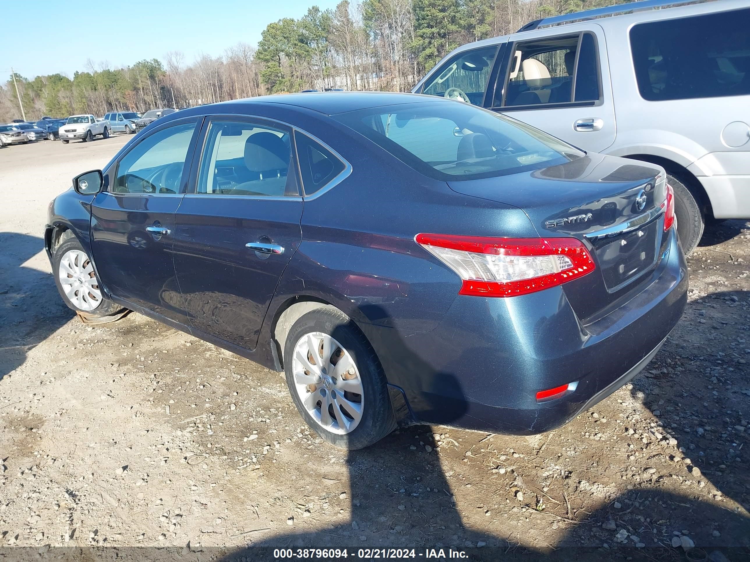 Photo 2 VIN: 1N4AB7AP7DN902985 - NISSAN SENTRA 