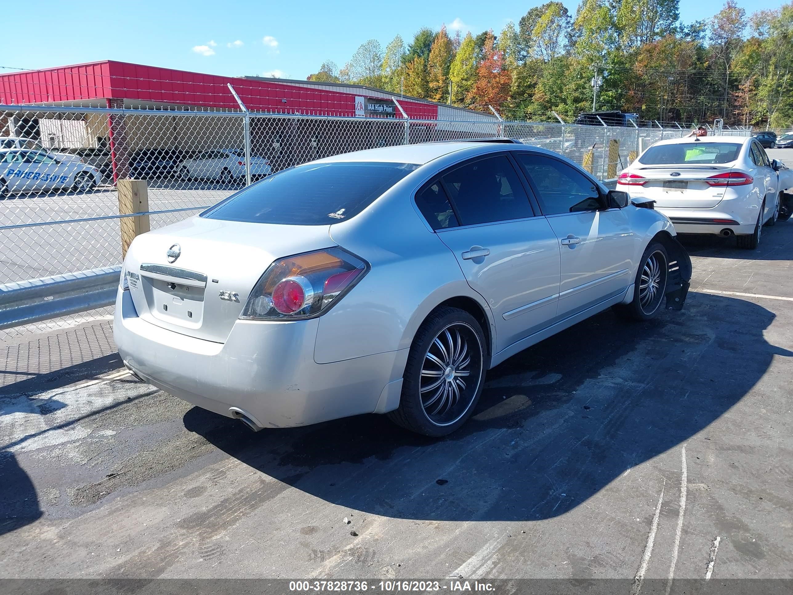 Photo 3 VIN: 1N4AL21E18C190375 - NISSAN ALTIMA 