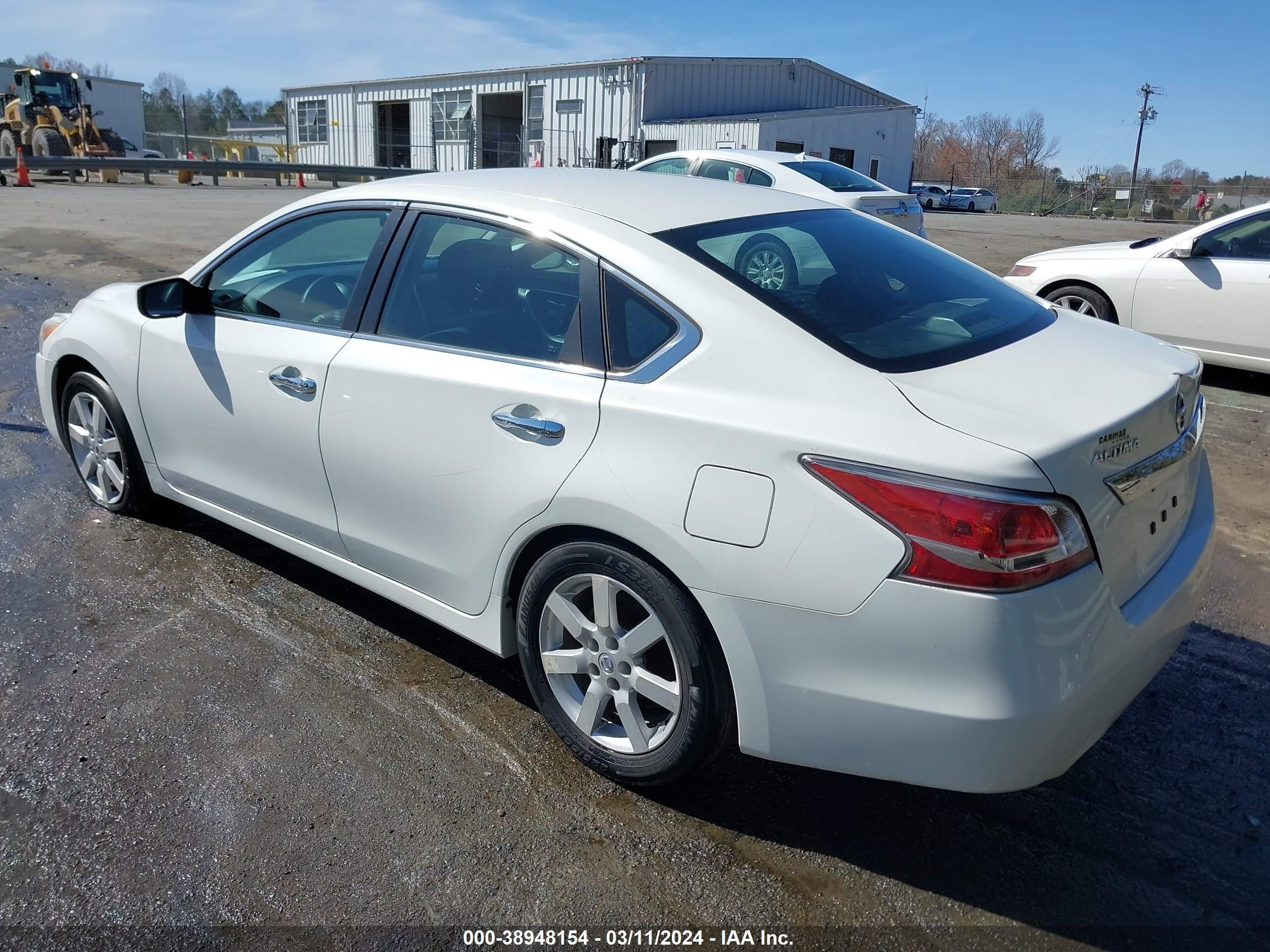 Photo 2 VIN: 1N4AL3AP0FC243880 - NISSAN ALTIMA 