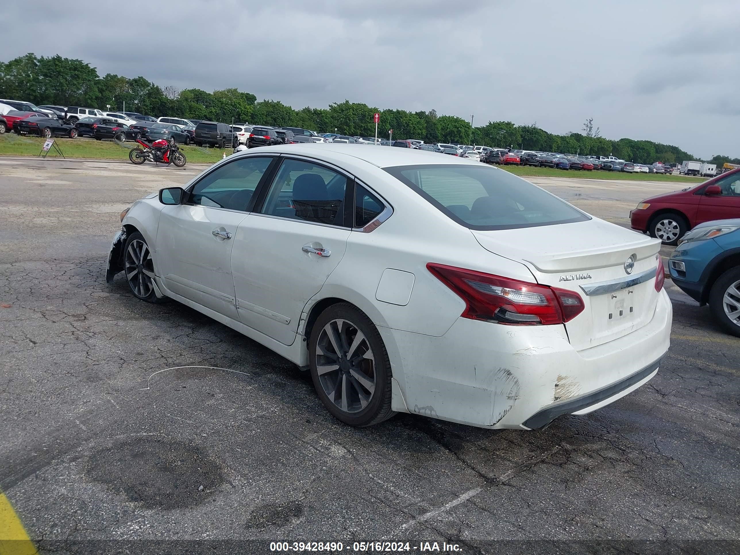 Photo 2 VIN: 1N4AL3AP0HN315197 - NISSAN ALTIMA 