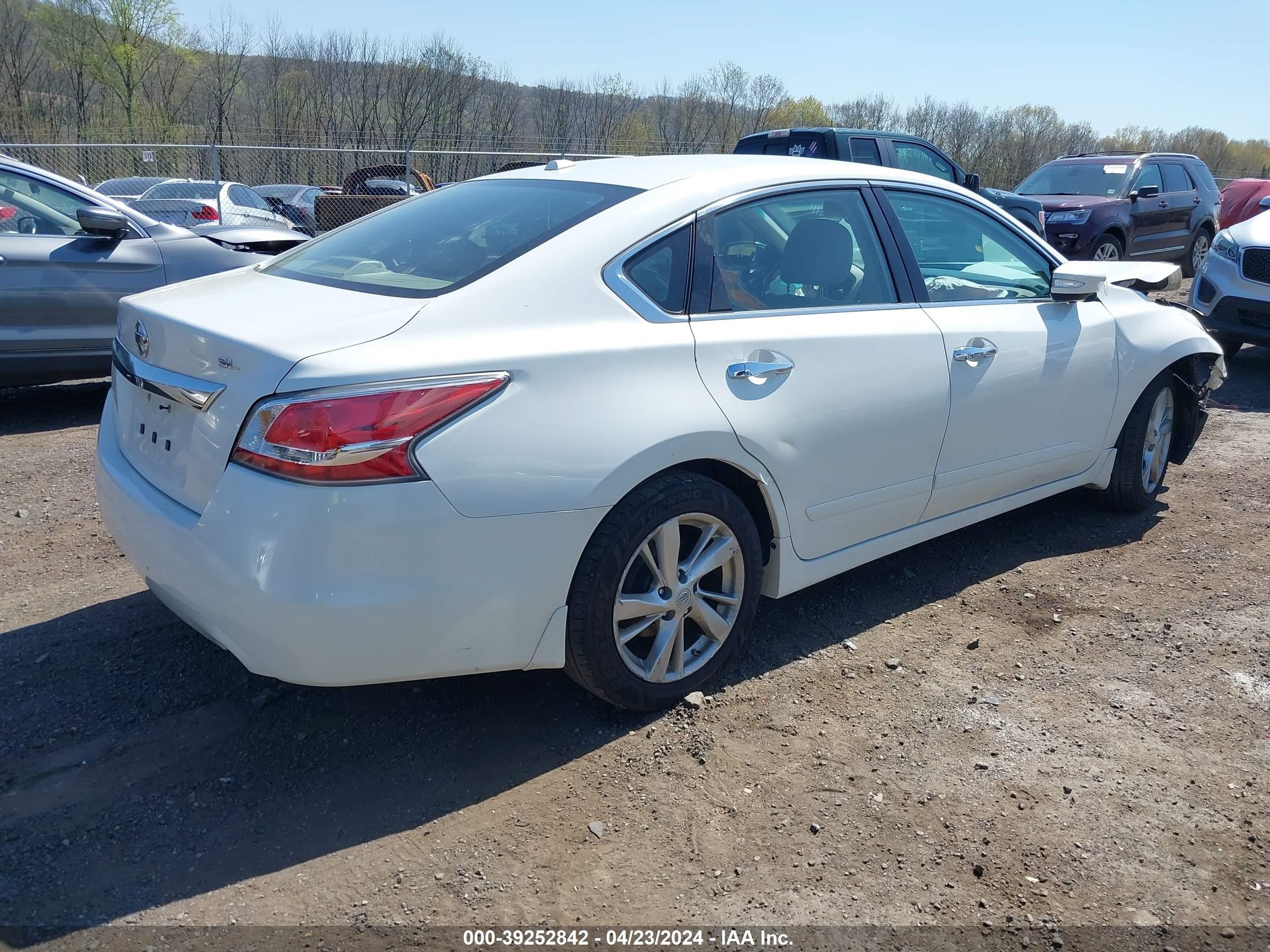 Photo 3 VIN: 1N4AL3AP1FC246948 - NISSAN ALTIMA 