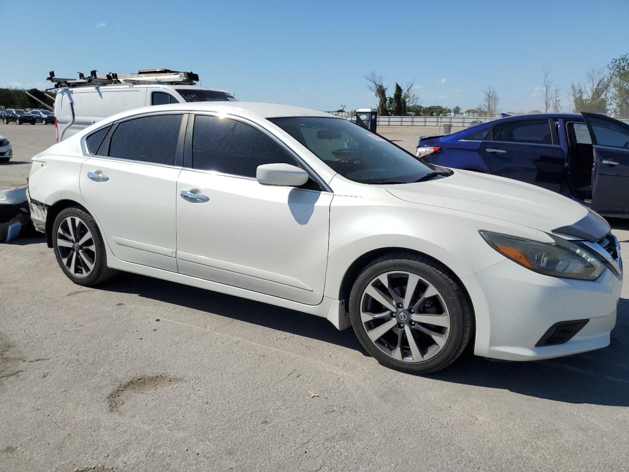 Photo 3 VIN: 1N4AL3AP2HC120682 - NISSAN ALTIMA 