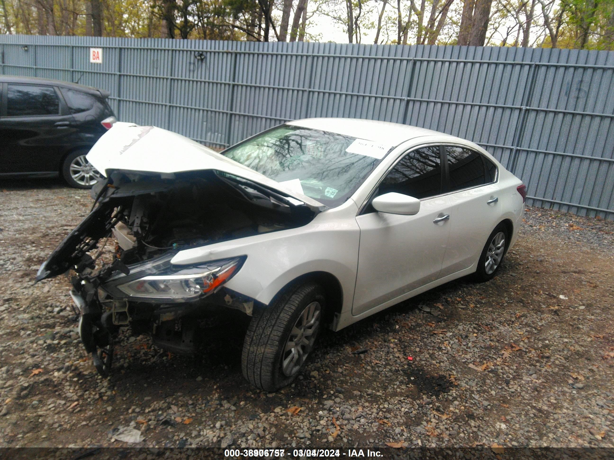 Photo 2 VIN: 1N4AL3AP2JC161318 - NISSAN ALTIMA 