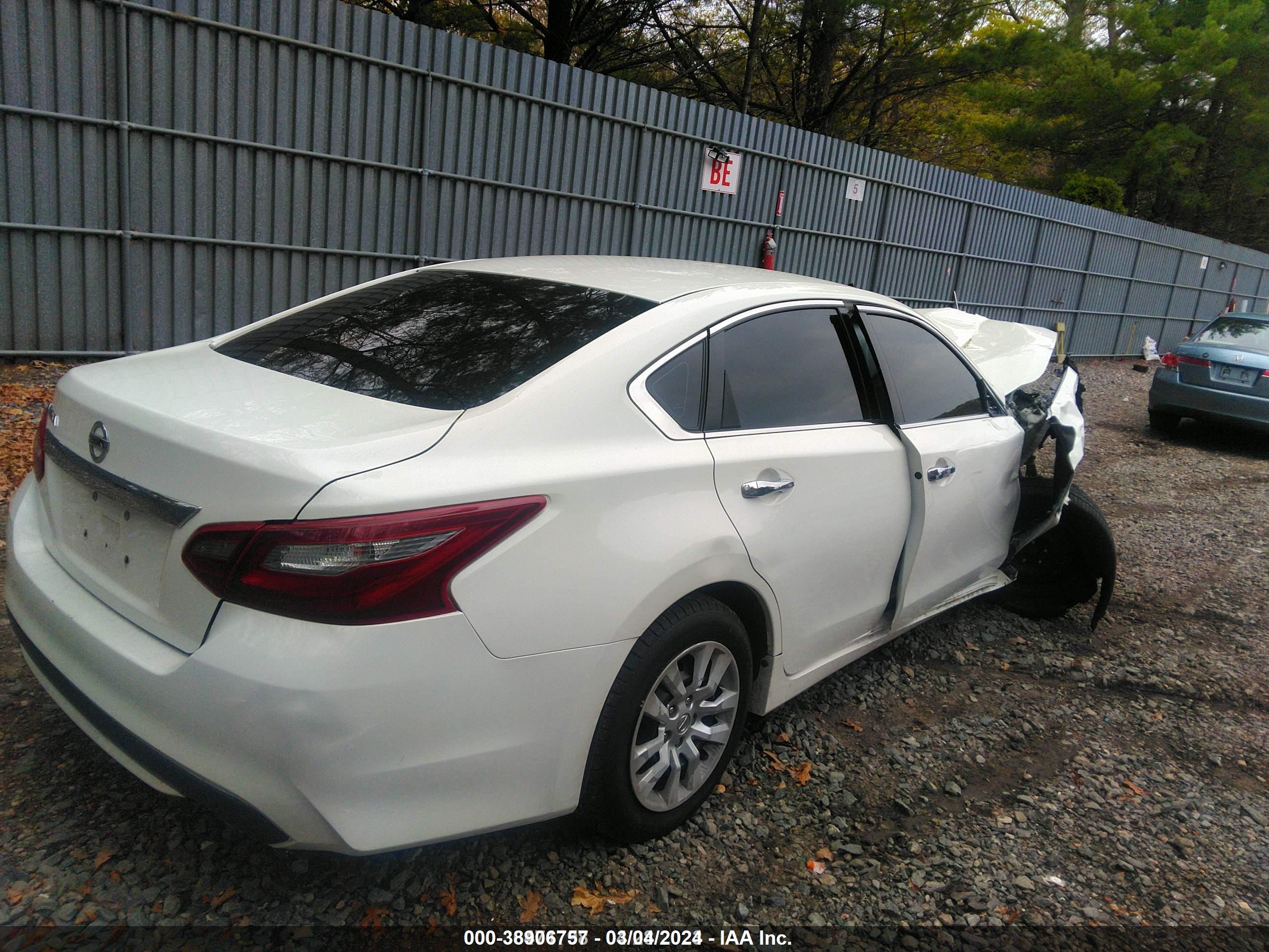 Photo 4 VIN: 1N4AL3AP2JC161318 - NISSAN ALTIMA 