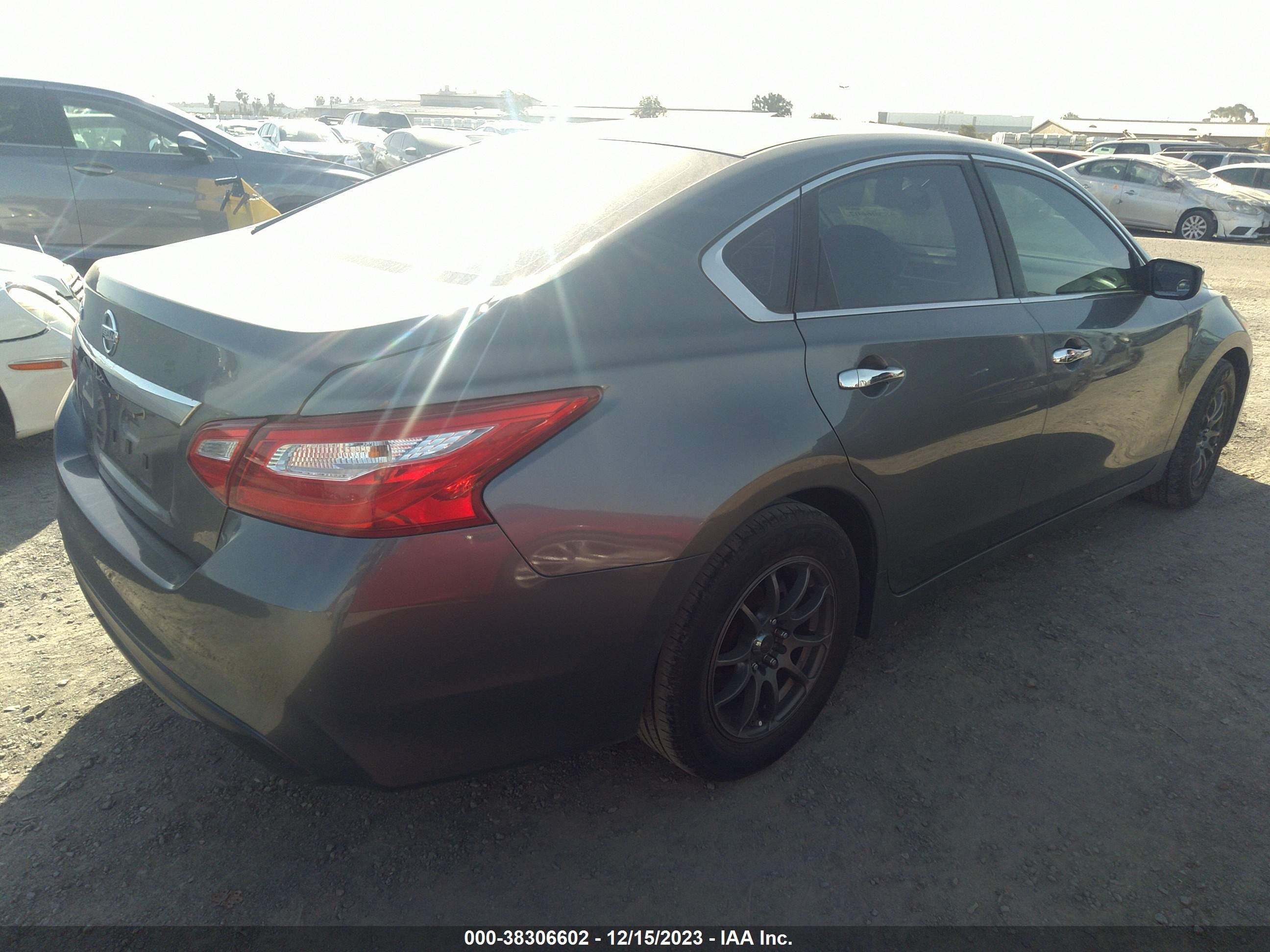 Photo 3 VIN: 1N4AL3AP3GC185068 - NISSAN ALTIMA 