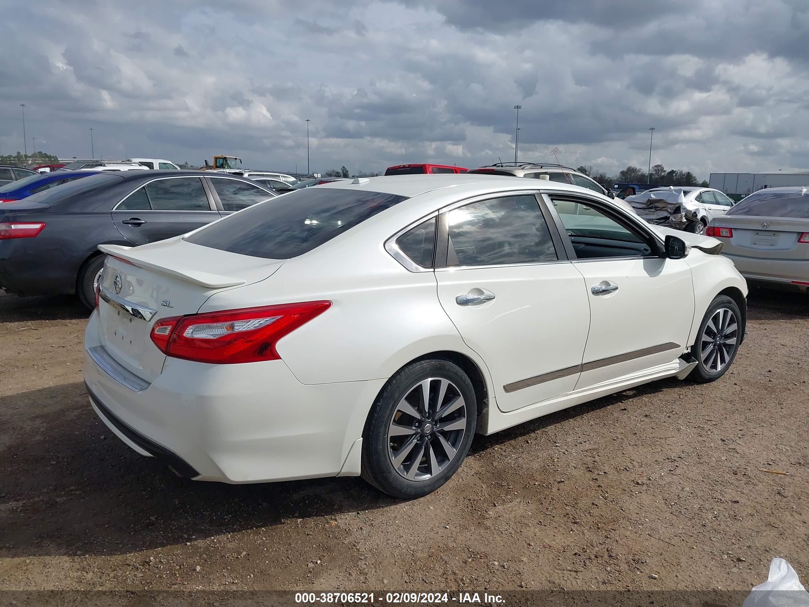 Photo 3 VIN: 1N4AL3AP3HC255119 - NISSAN ALTIMA 