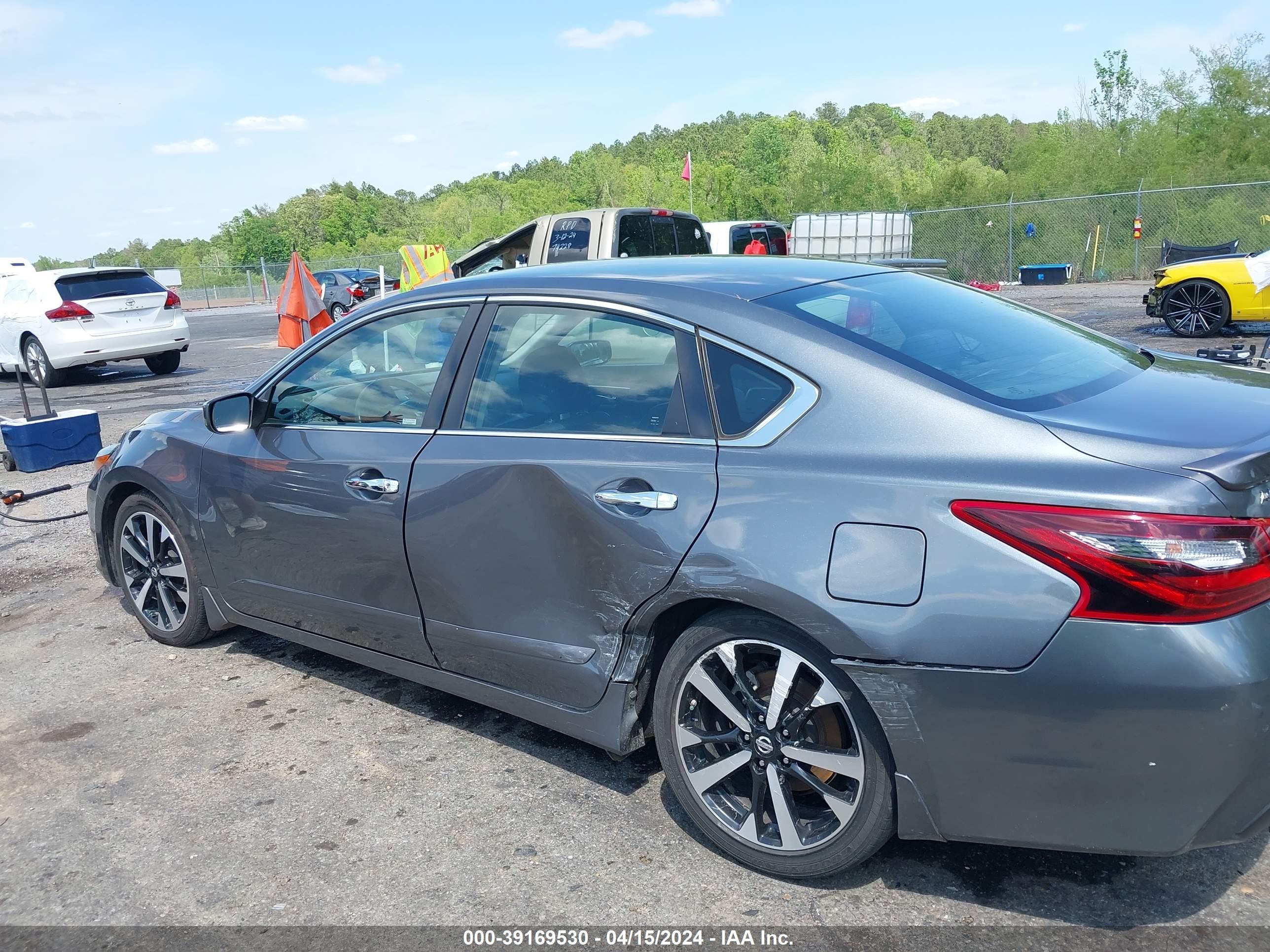 Photo 5 VIN: 1N4AL3AP3JC105596 - NISSAN ALTIMA 