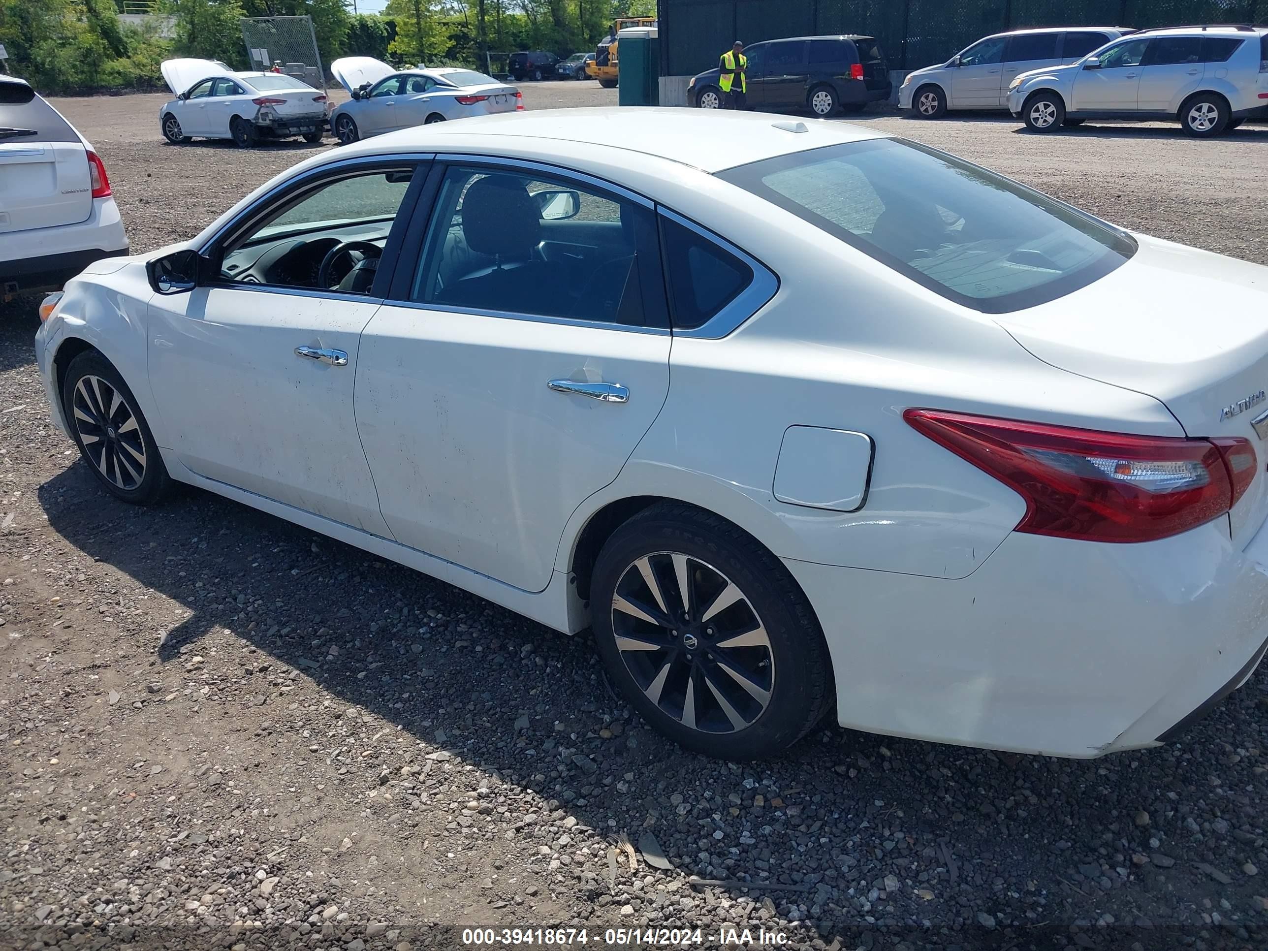 Photo 2 VIN: 1N4AL3AP3JC154247 - NISSAN ALTIMA 