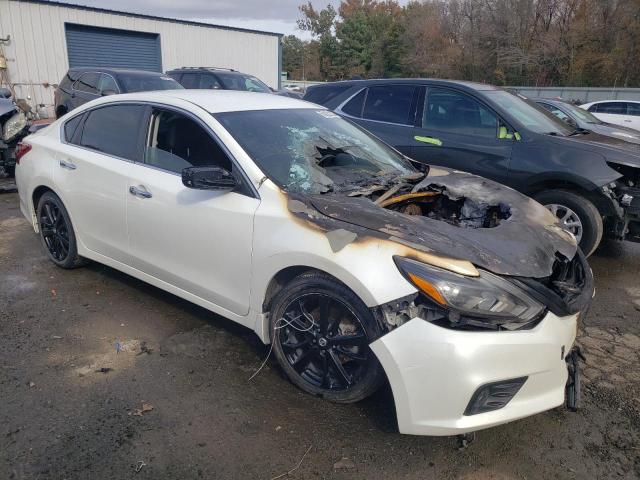 Photo 3 VIN: 1N4AL3AP3JC274632 - NISSAN ALTIMA 