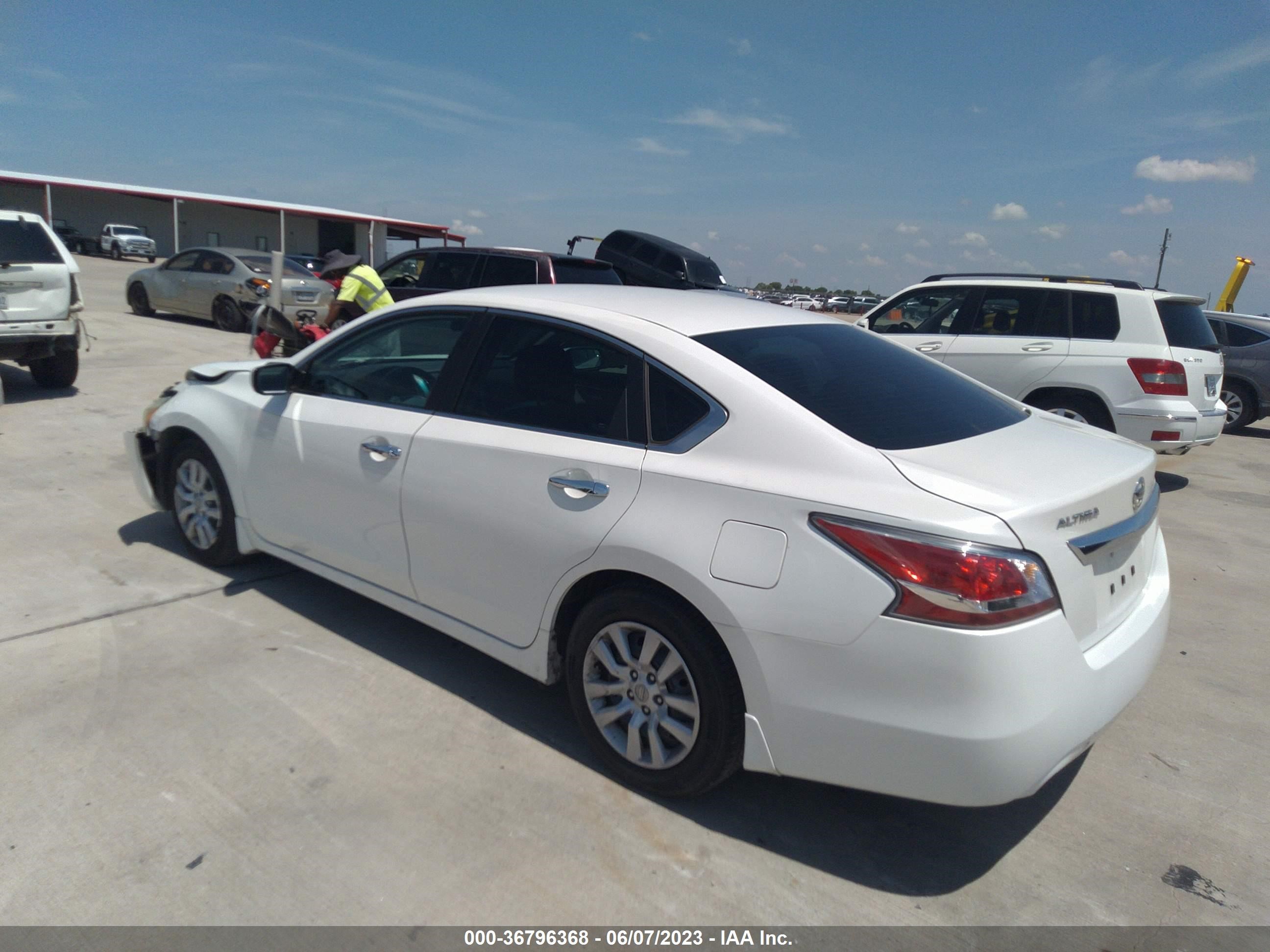 Photo 2 VIN: 1N4AL3AP4FC176975 - NISSAN ALTIMA 