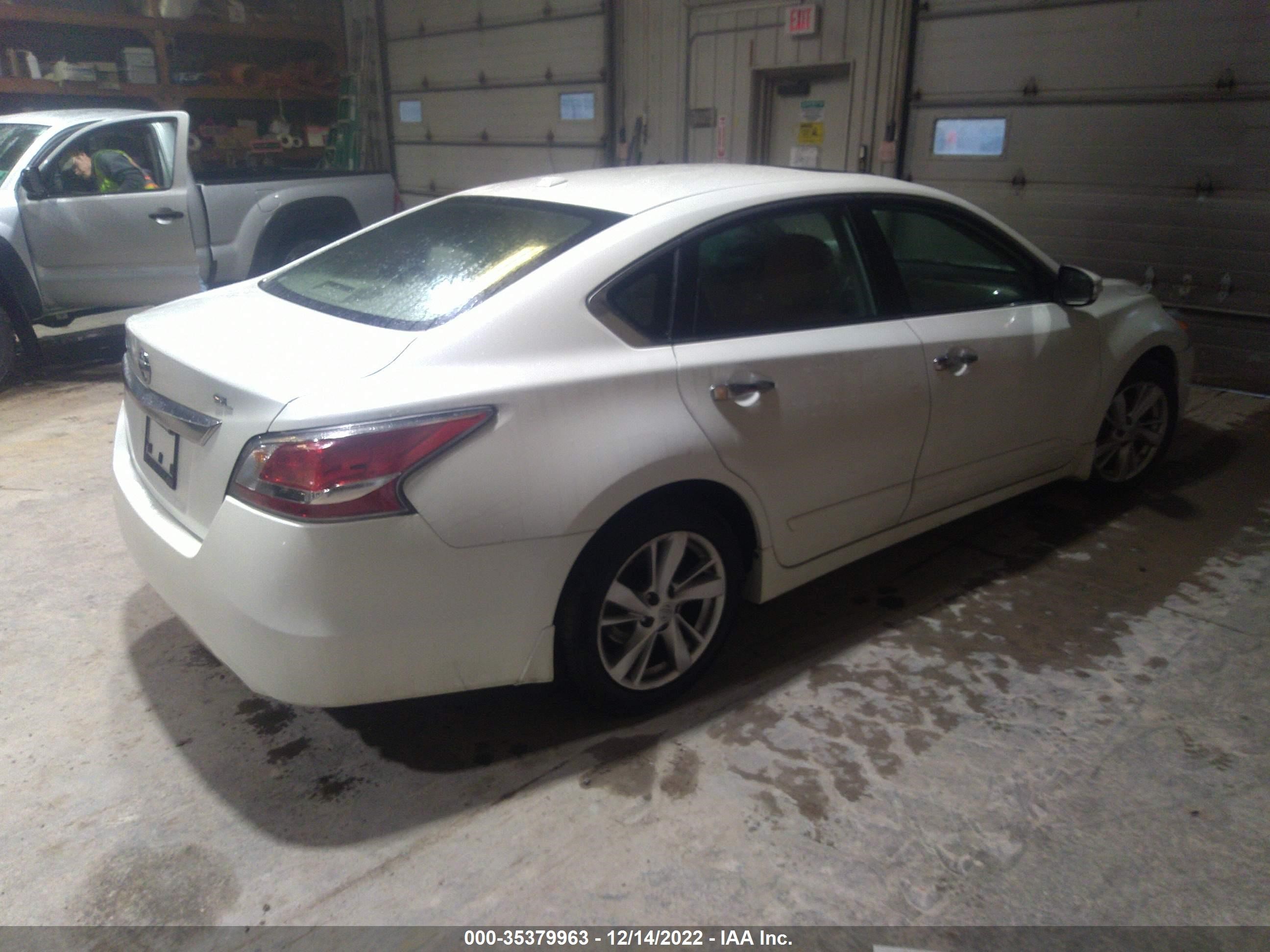 Photo 3 VIN: 1N4AL3AP4FC210011 - NISSAN ALTIMA 