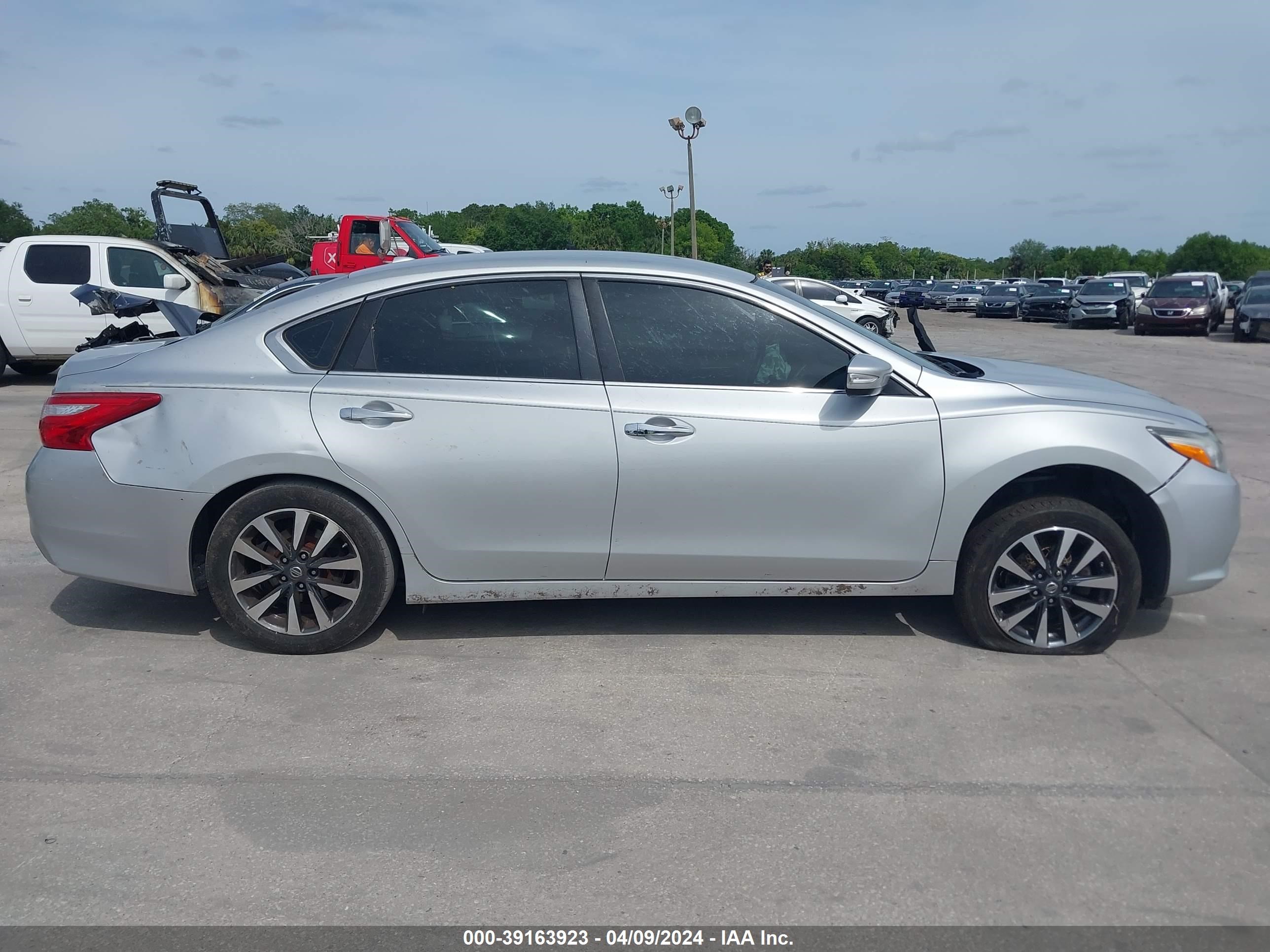 Photo 11 VIN: 1N4AL3AP4HC161248 - NISSAN ALTIMA 