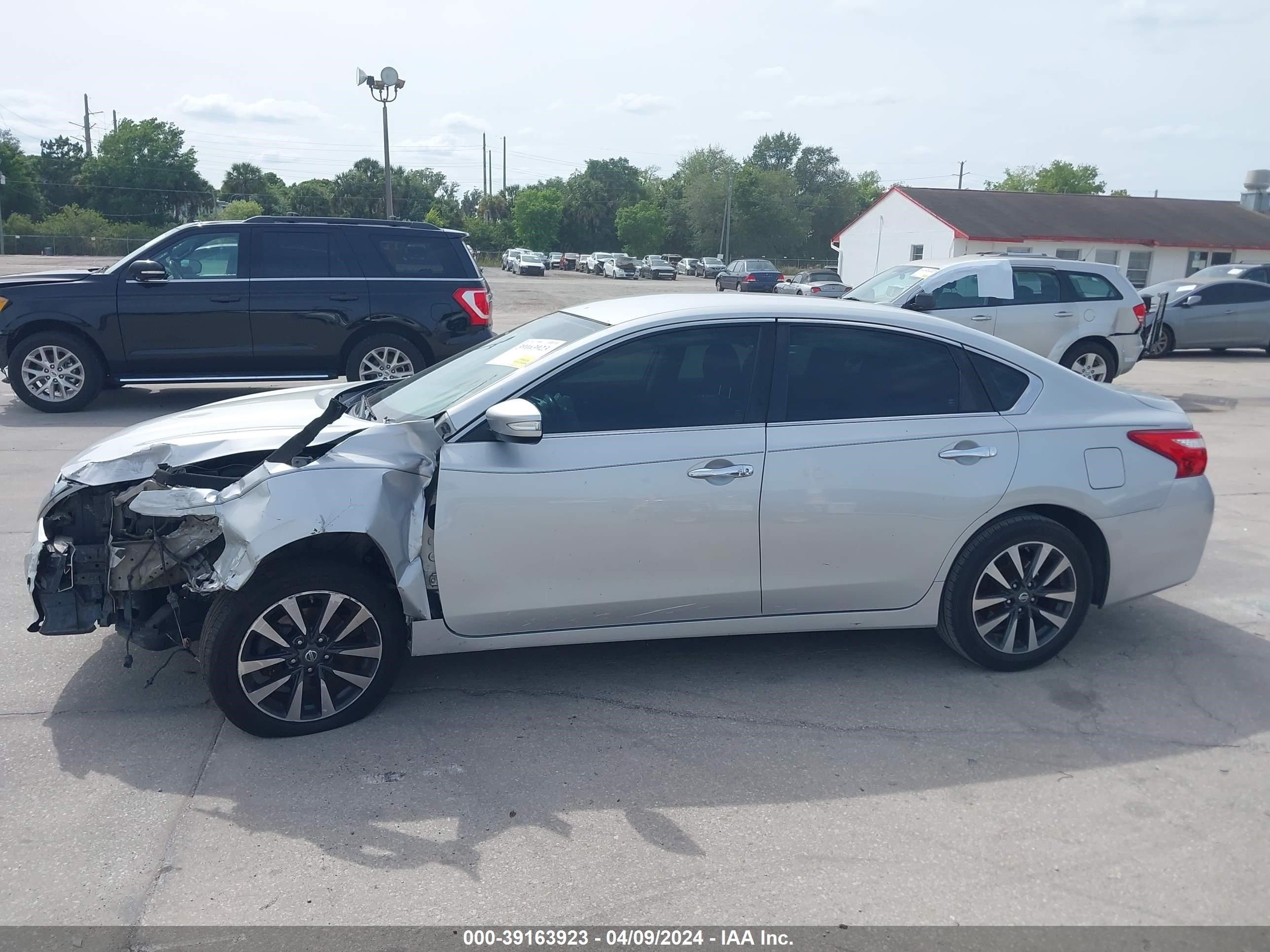 Photo 12 VIN: 1N4AL3AP4HC161248 - NISSAN ALTIMA 