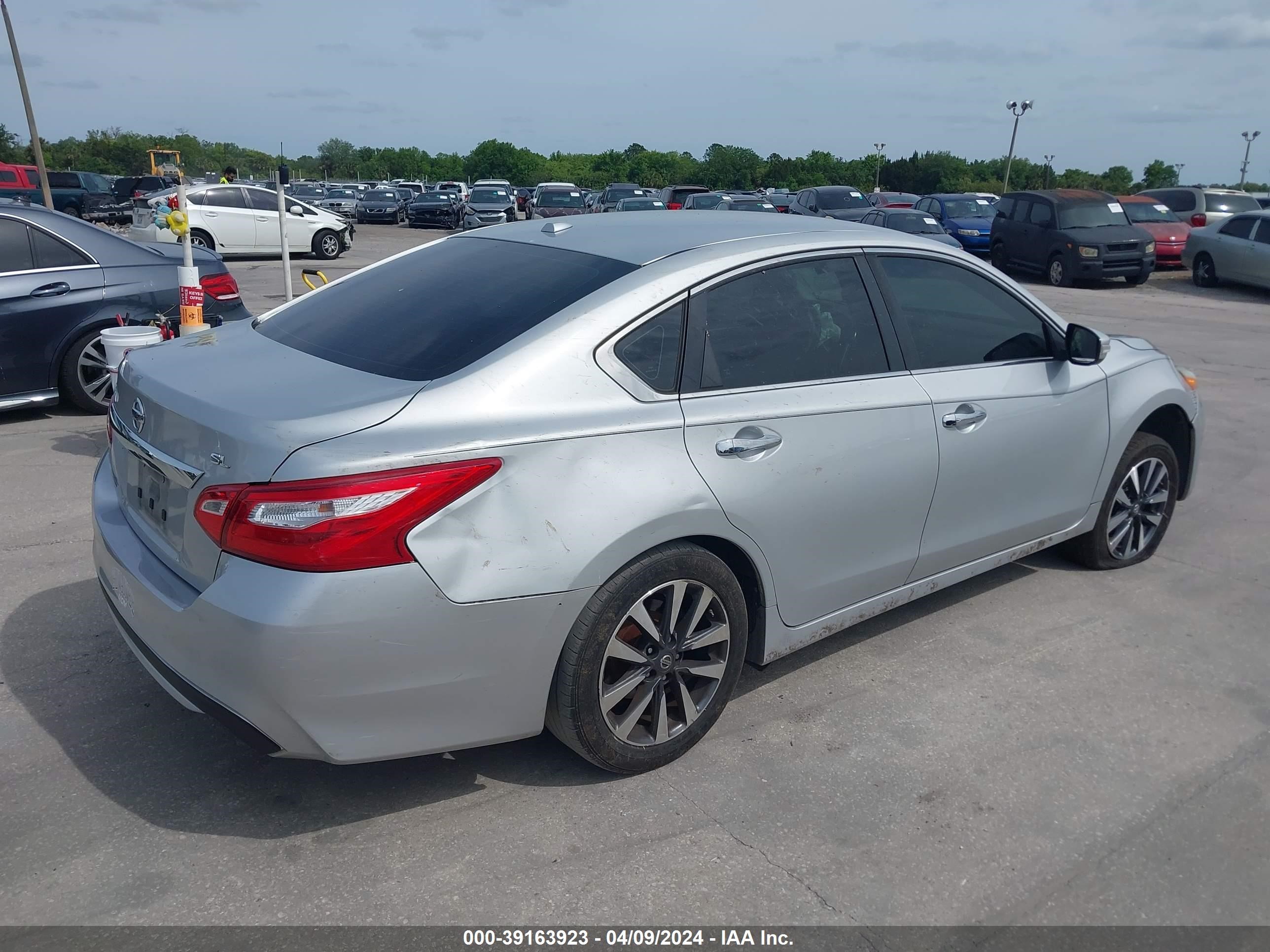 Photo 3 VIN: 1N4AL3AP4HC161248 - NISSAN ALTIMA 