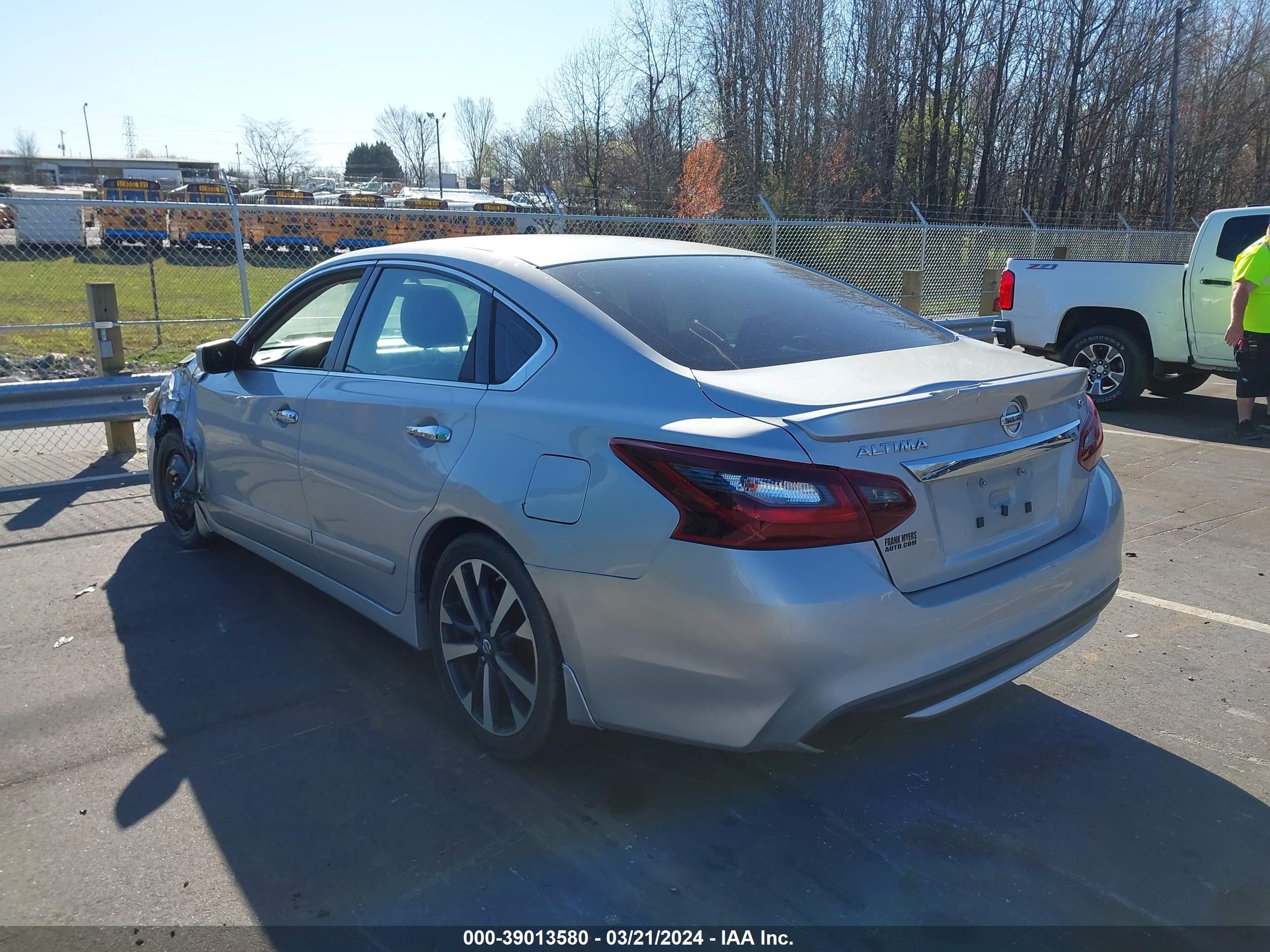 Photo 2 VIN: 1N4AL3AP4HN317597 - NISSAN ALTIMA 