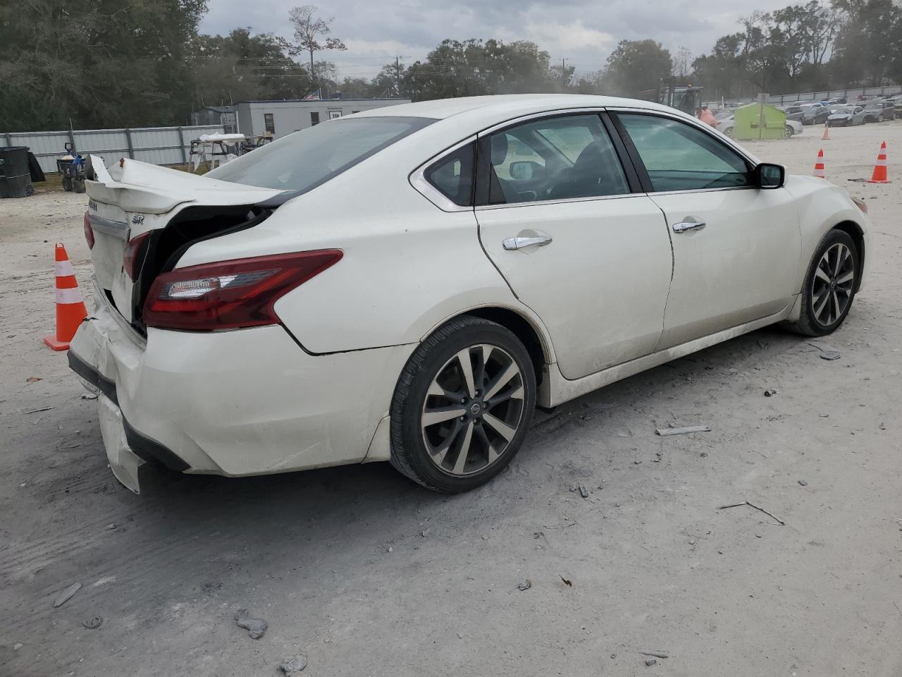 Photo 2 VIN: 1N4AL3AP5HC158665 - NISSAN ALTIMA 