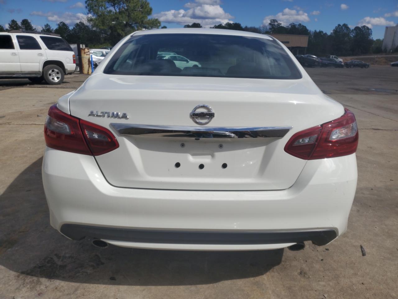 Photo 5 VIN: 1N4AL3AP5JC226100 - NISSAN ALTIMA 