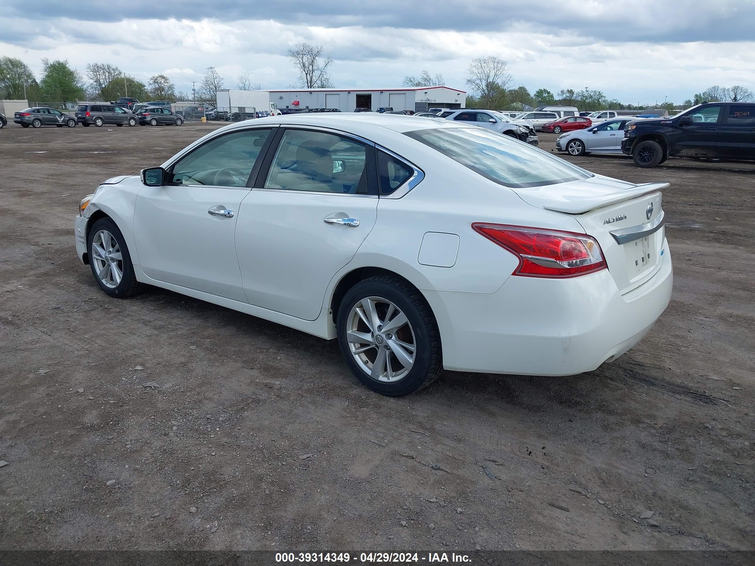 Photo 2 VIN: 1N4AL3AP7DC137617 - NISSAN ALTIMA 