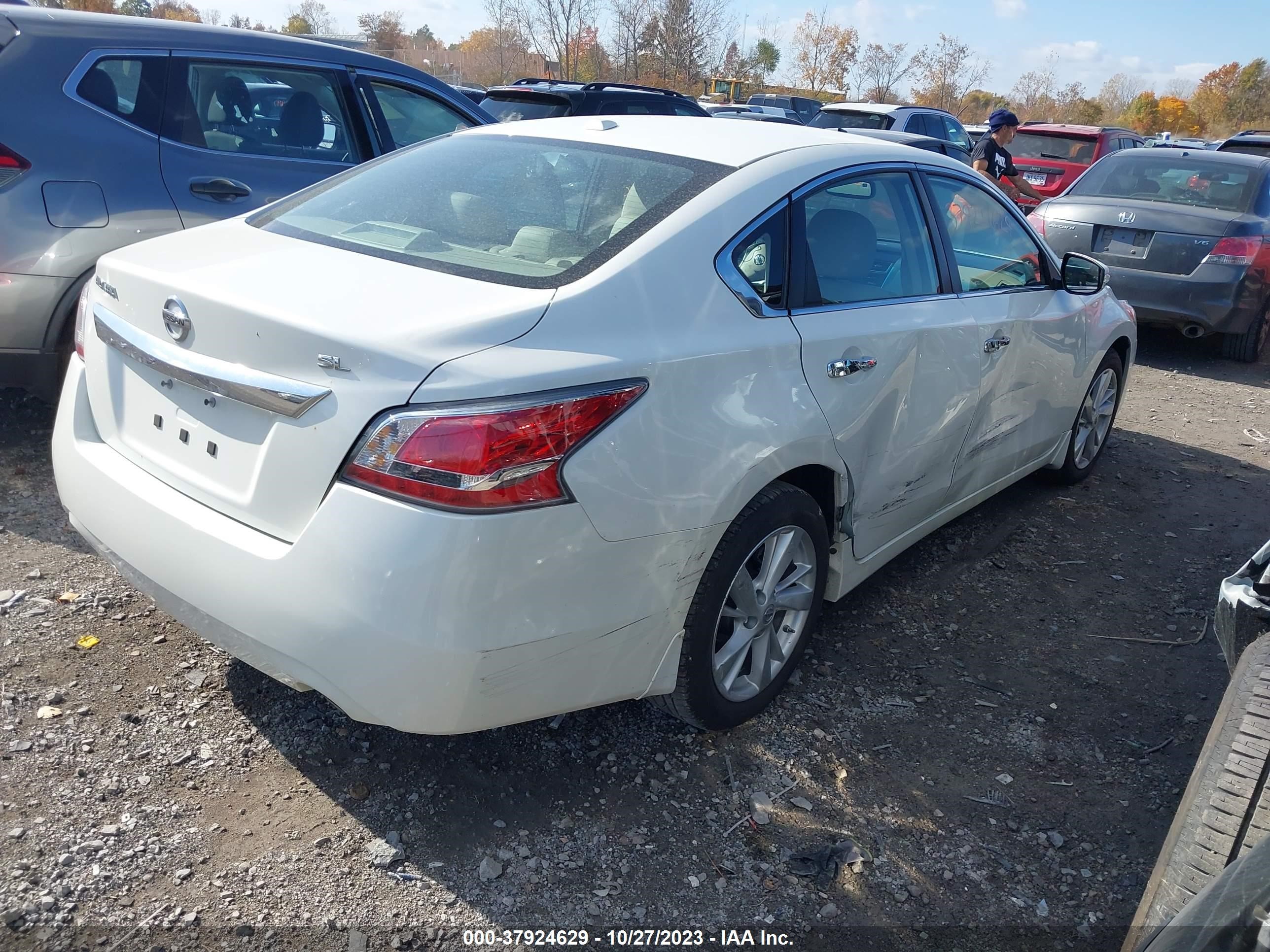 Photo 3 VIN: 1N4AL3AP7FC435197 - NISSAN ALTIMA 