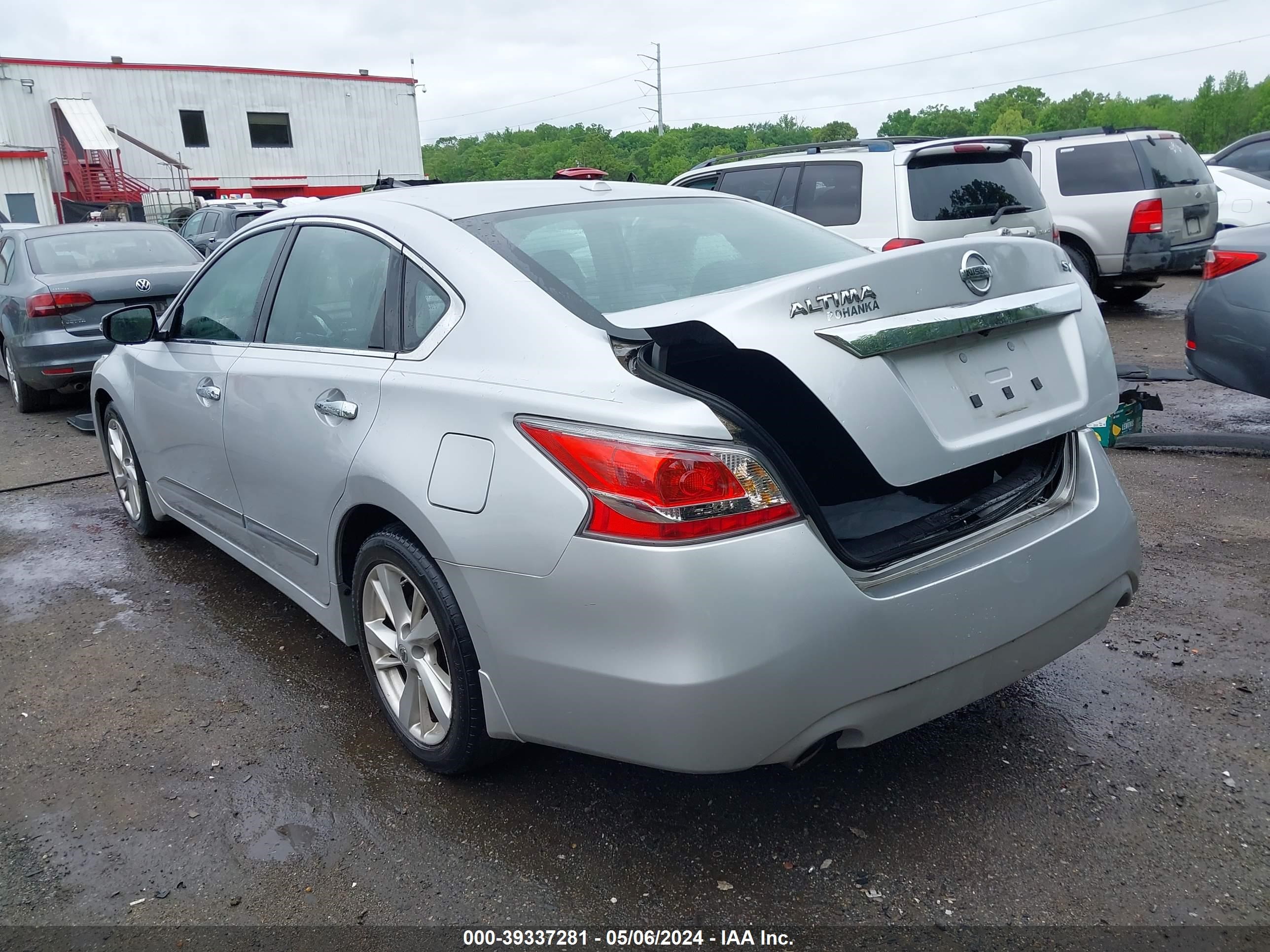 Photo 2 VIN: 1N4AL3AP8FC105889 - NISSAN ALTIMA 