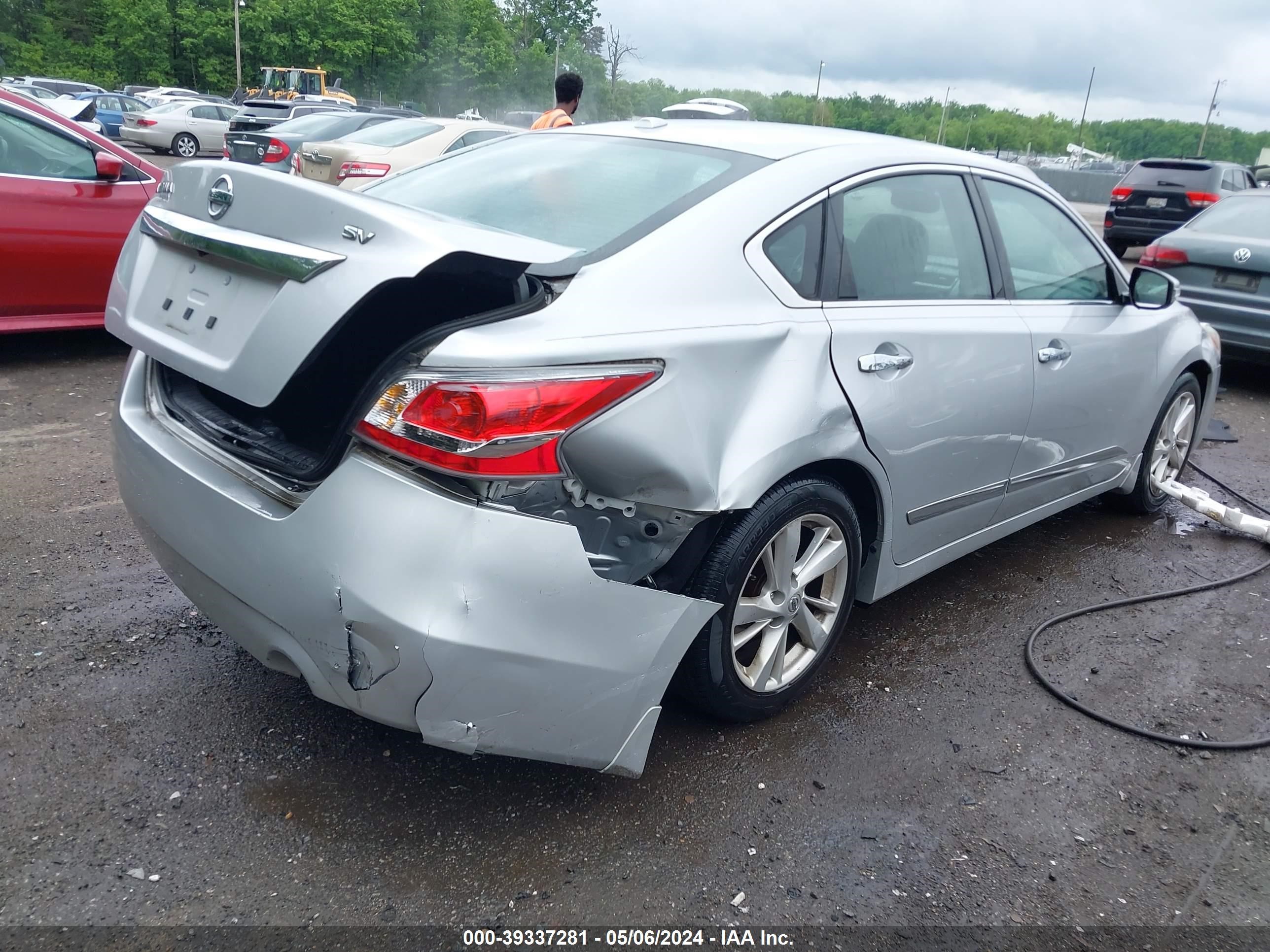 Photo 3 VIN: 1N4AL3AP8FC105889 - NISSAN ALTIMA 