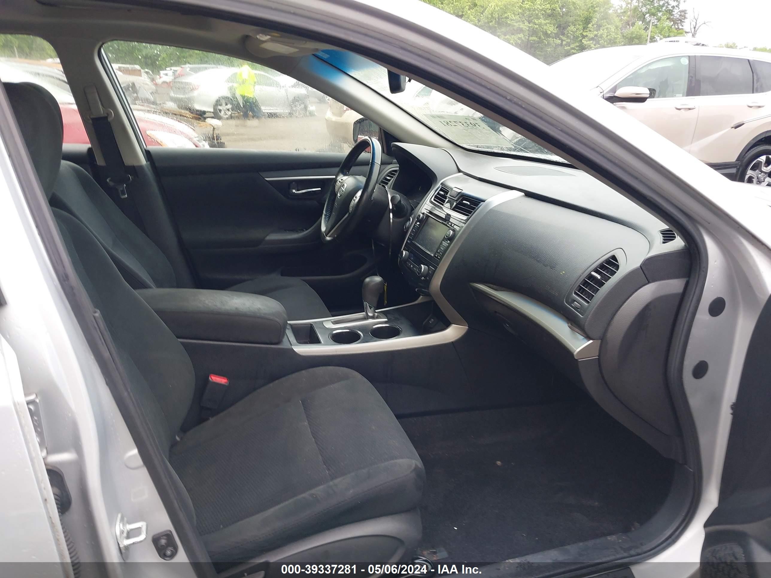 Photo 4 VIN: 1N4AL3AP8FC105889 - NISSAN ALTIMA 