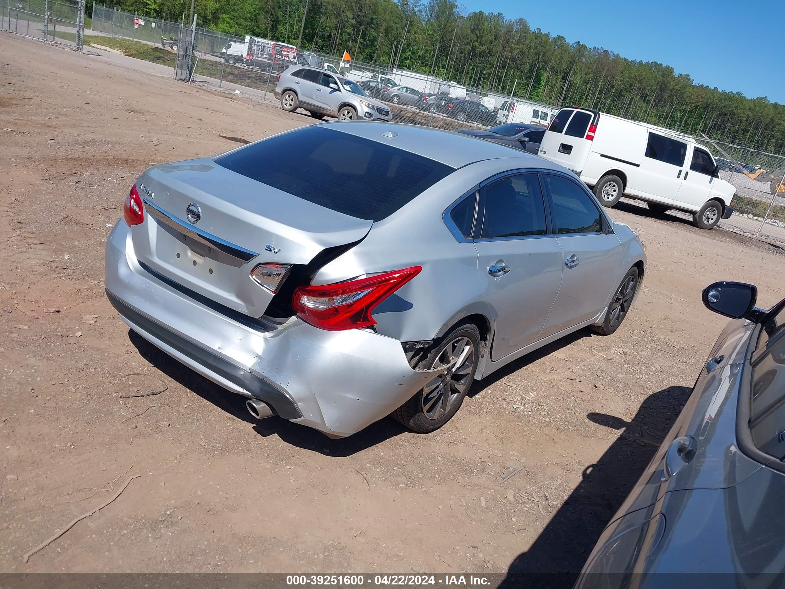 Photo 3 VIN: 1N4AL3APXHC262634 - NISSAN ALTIMA 