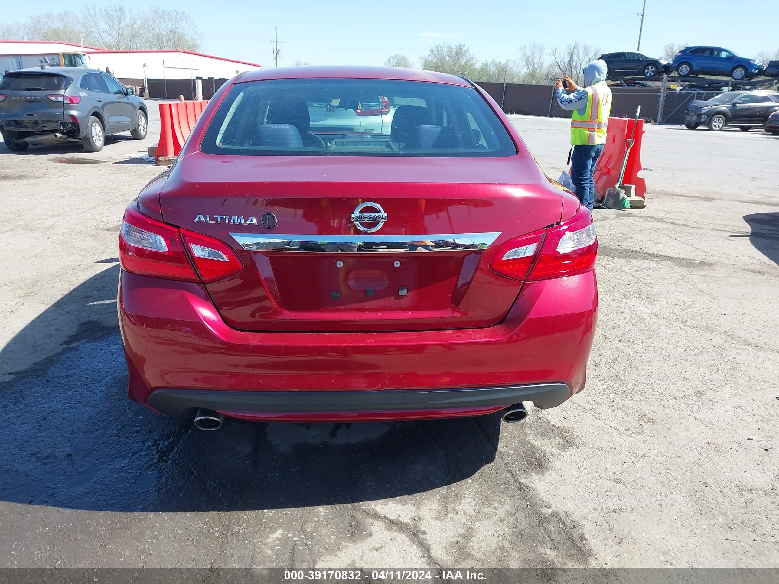 Photo 15 VIN: 1N4AL3APXHN318883 - NISSAN ALTIMA 