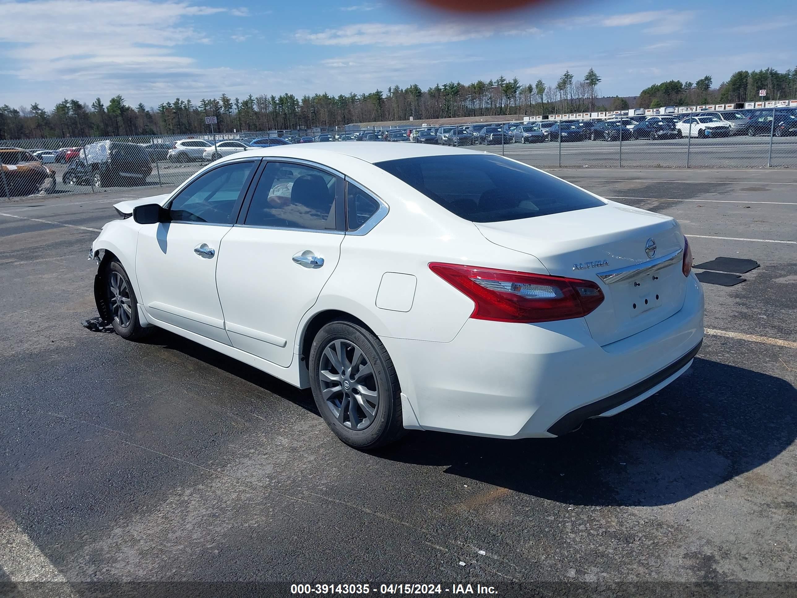 Photo 2 VIN: 1N4AL3APXJC105918 - NISSAN ALTIMA 