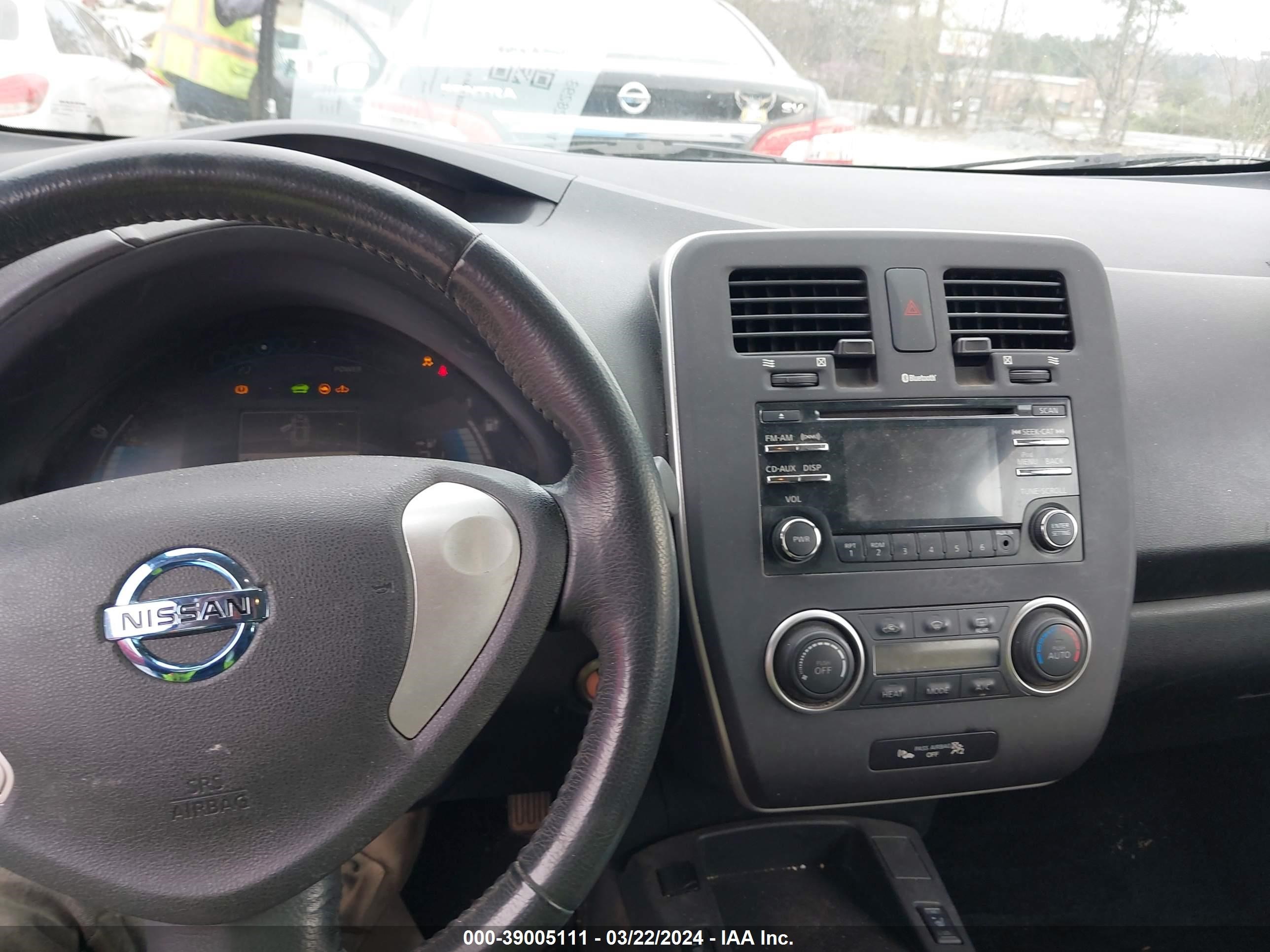 Photo 13 VIN: 1N4AZ0CP0DC413002 - NISSAN LEAF 