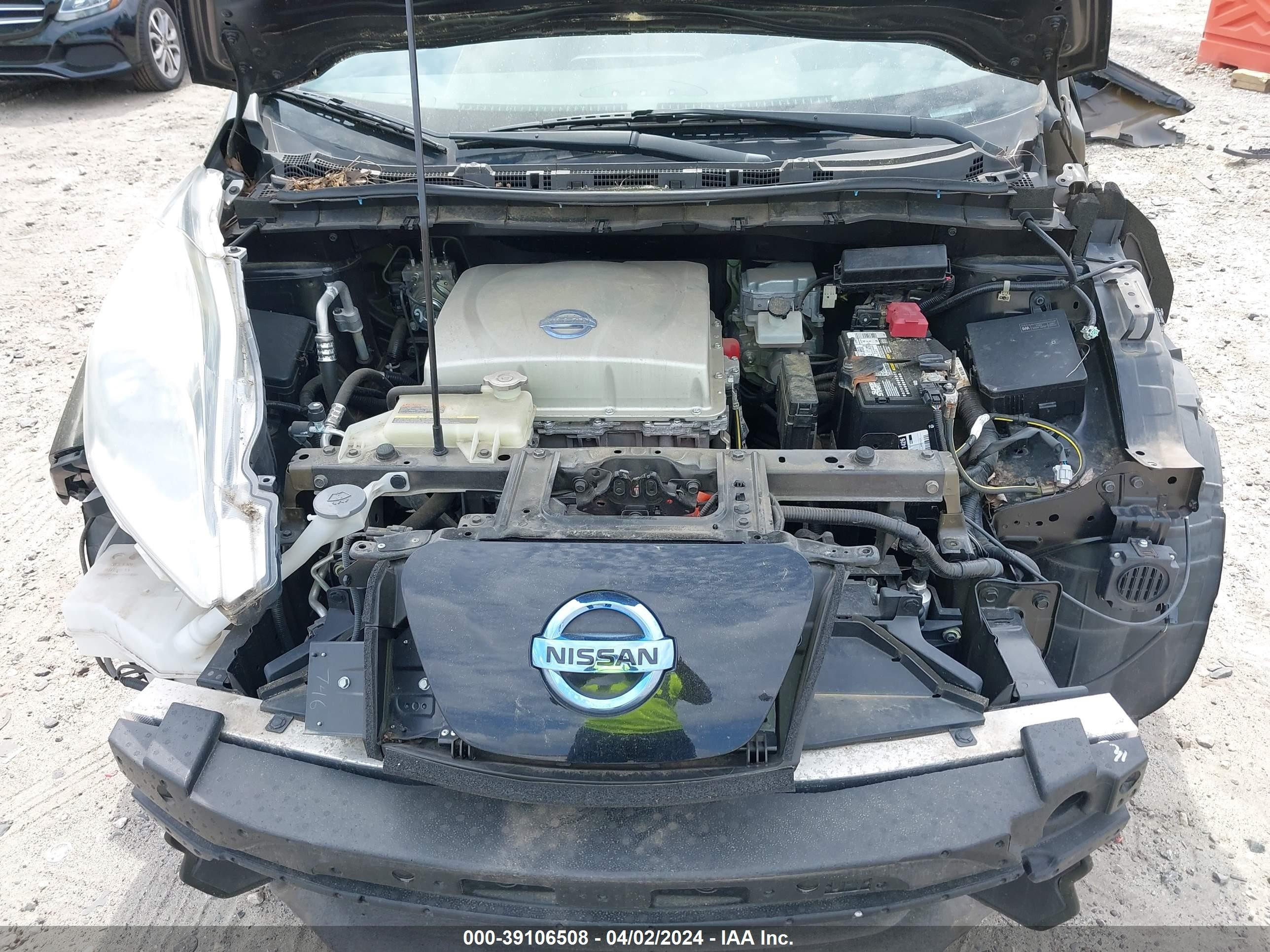 Photo 9 VIN: 1N4AZ0CP1FC333081 - NISSAN LEAF 