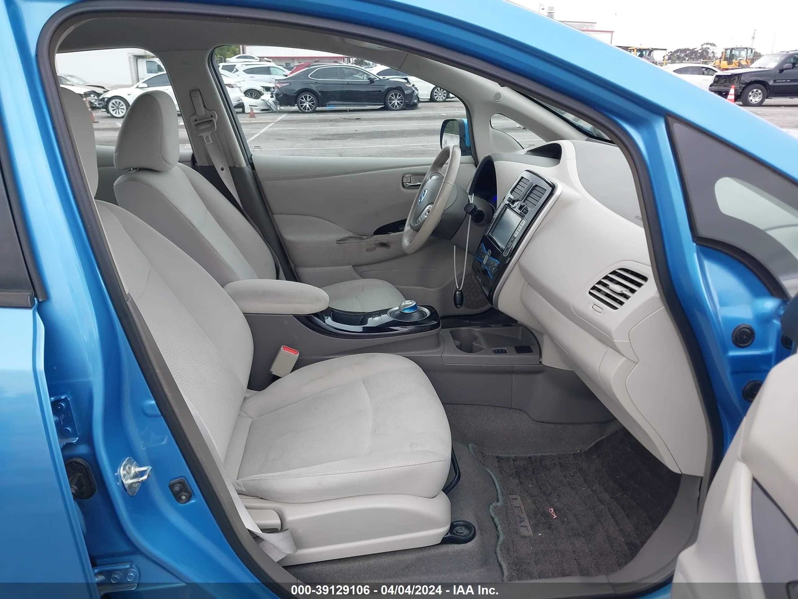 Photo 4 VIN: 1N4AZ0CP2DC409498 - NISSAN LEAF 