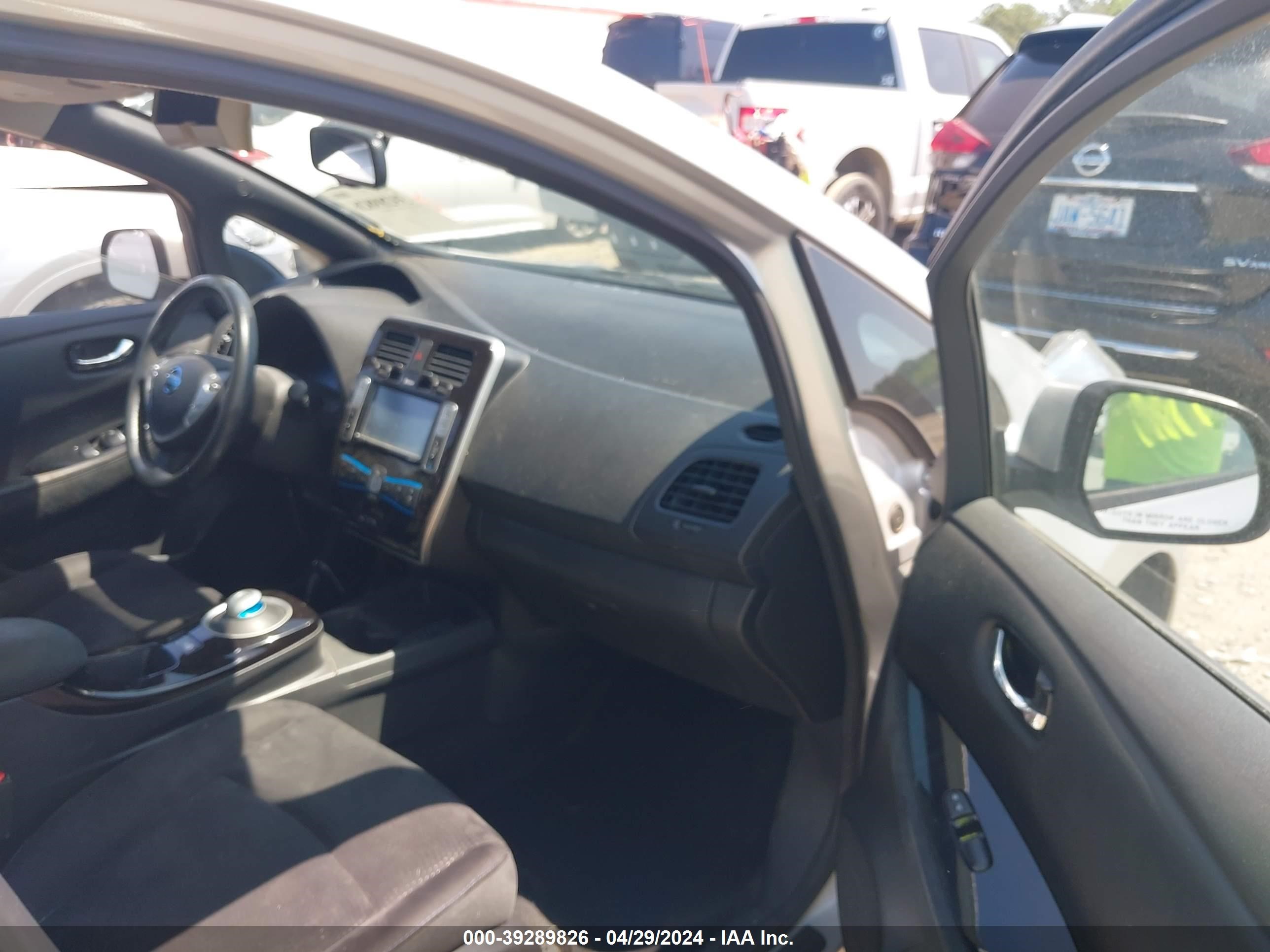 Photo 4 VIN: 1N4AZ0CP2DC412420 - NISSAN LEAF 