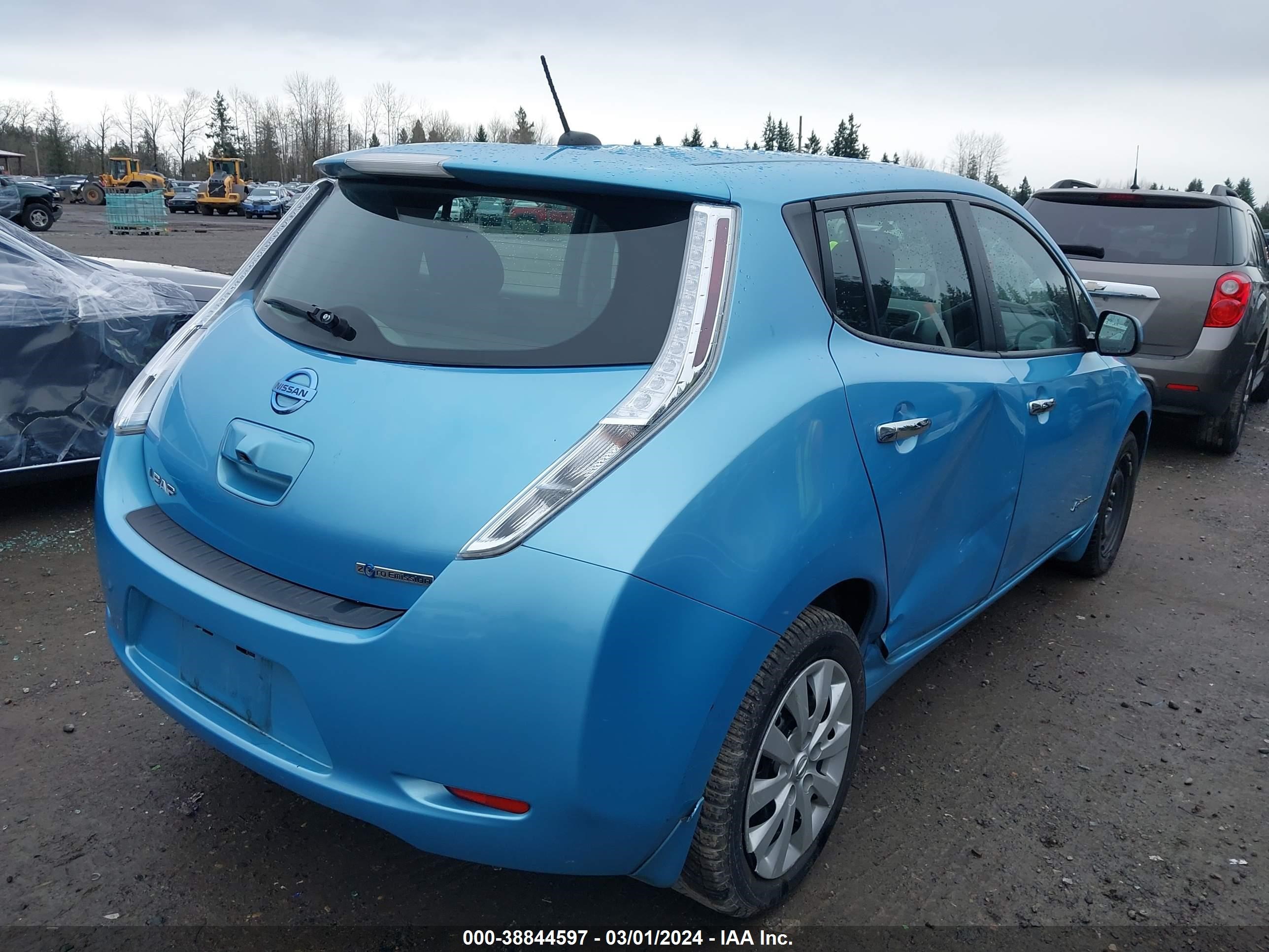 Photo 3 VIN: 1N4AZ0CP2FC310442 - NISSAN LEAF 